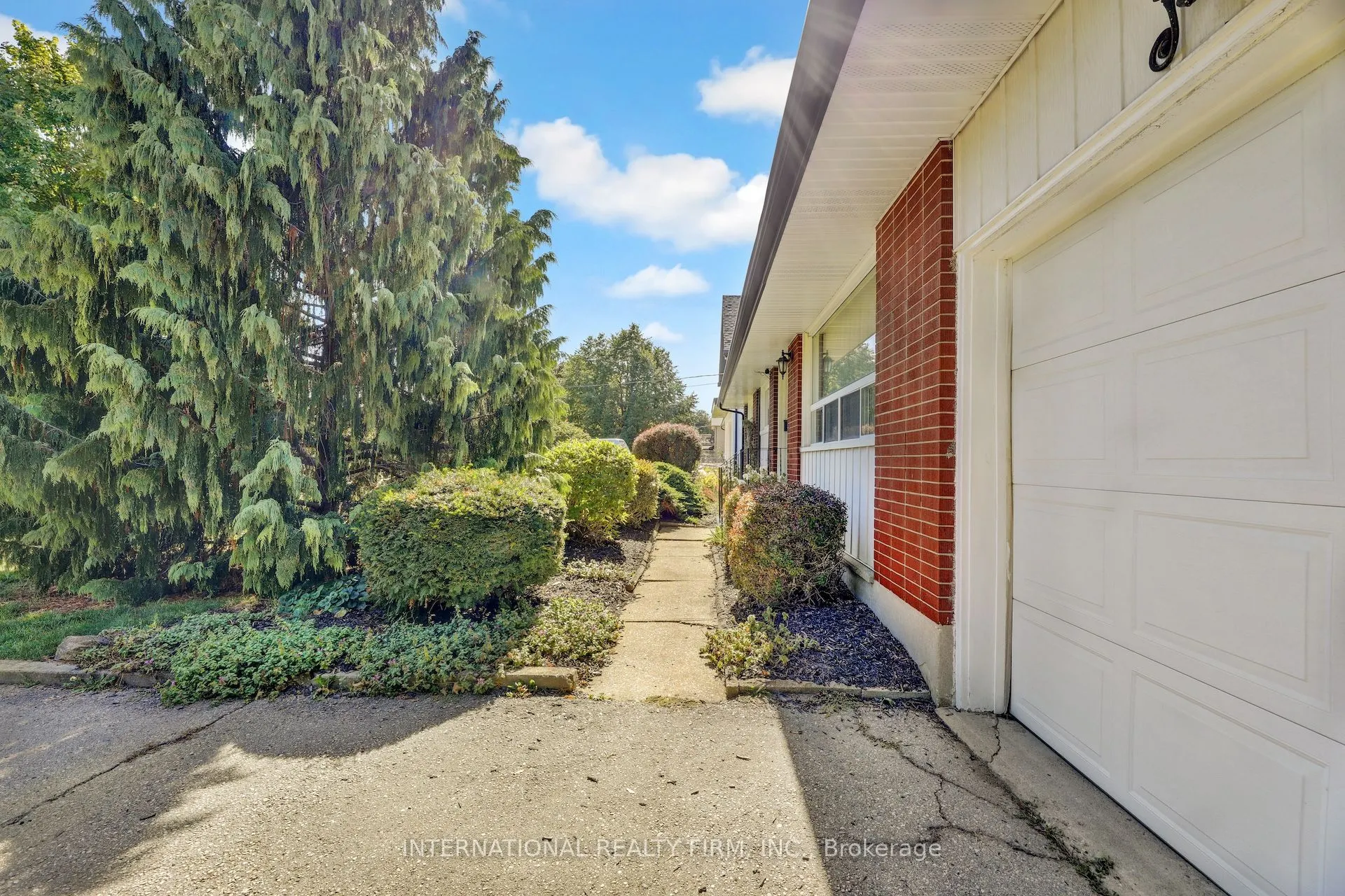 33 Ridgeway Avenue