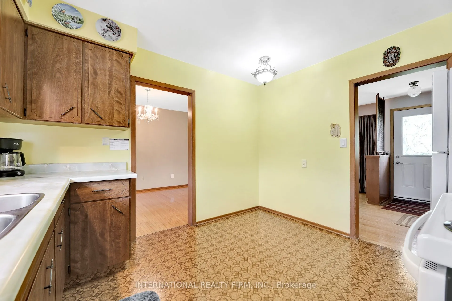 33 Ridgeway Avenue