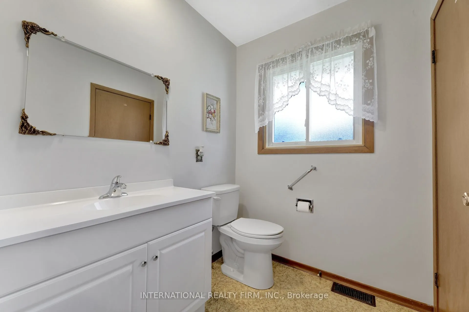 33 Ridgeway Avenue