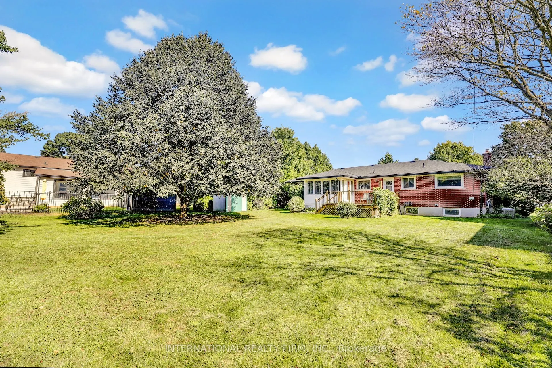 33 Ridgeway Avenue