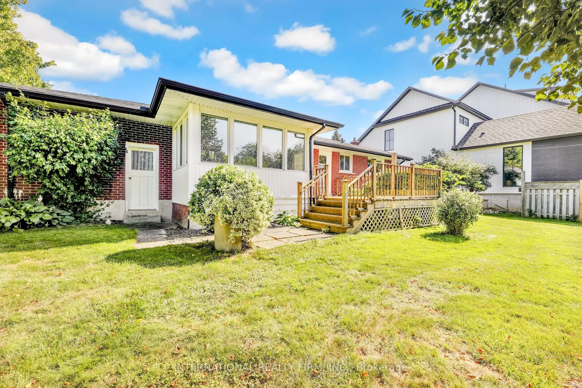 33 Ridgeway Avenue
