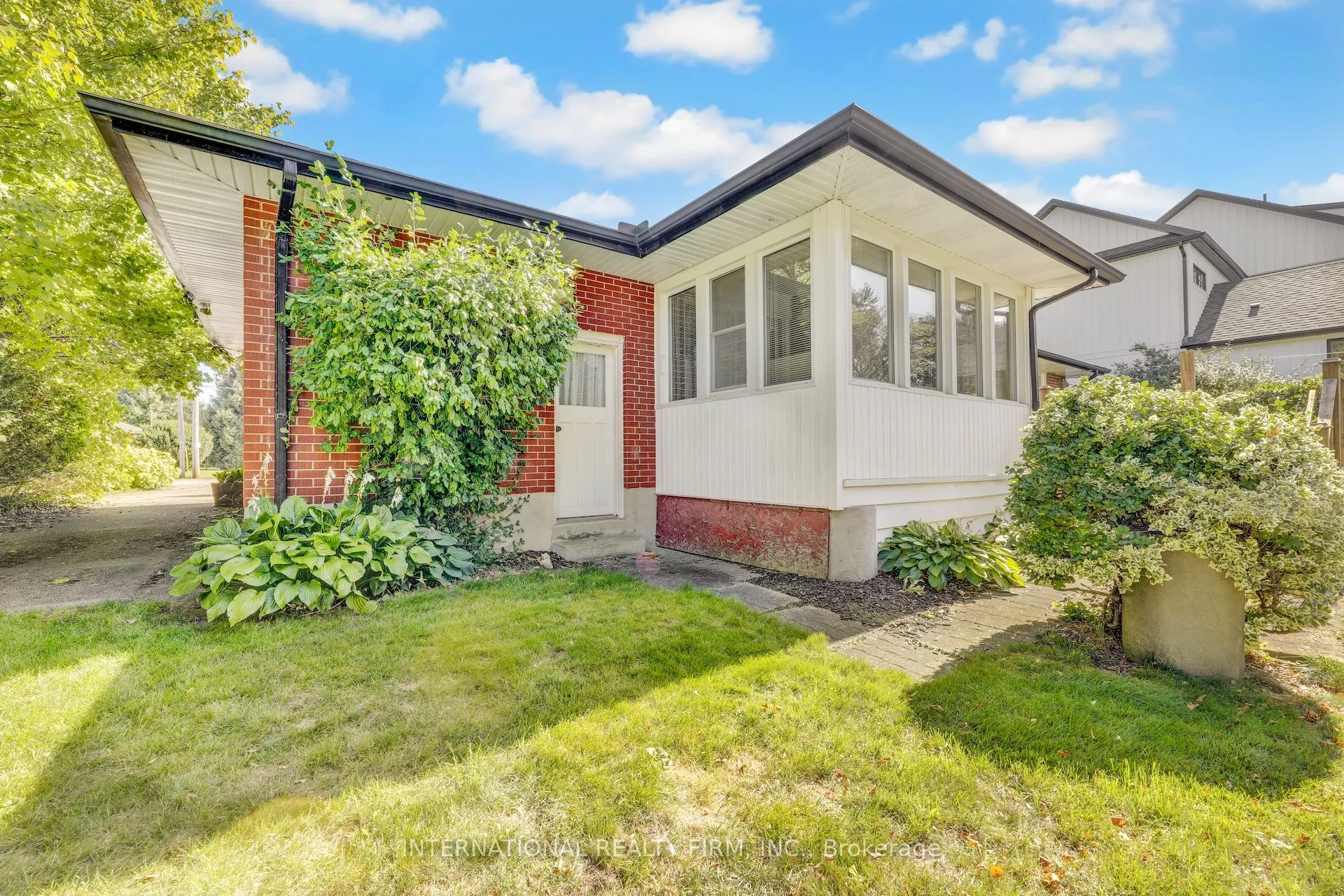 33 Ridgeway Avenue