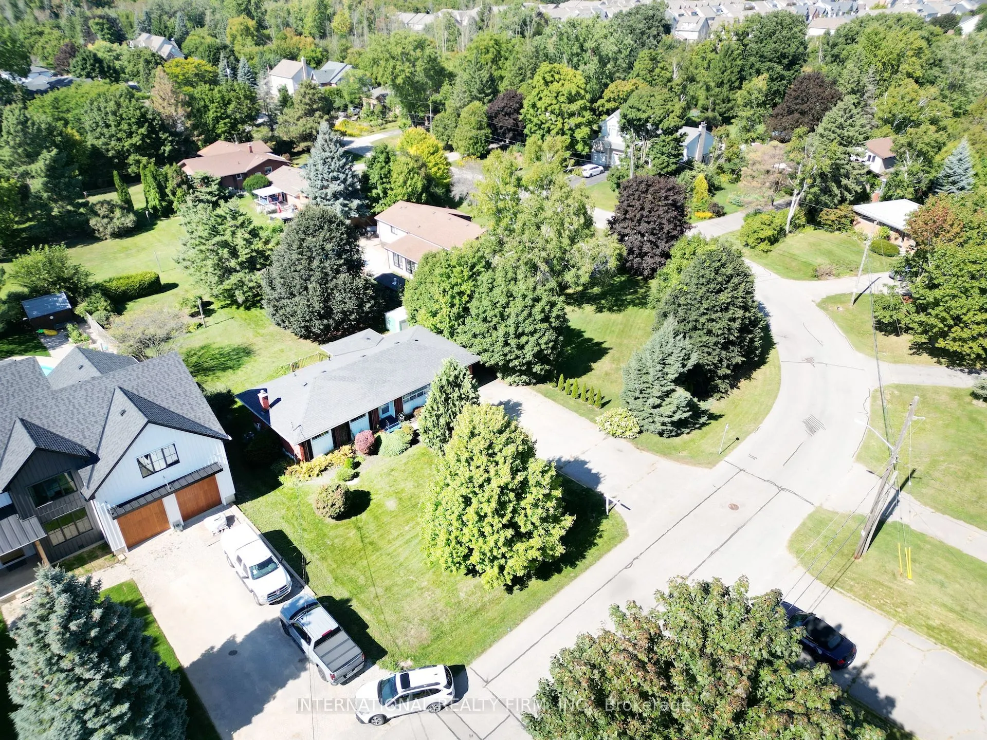33 Ridgeway Avenue