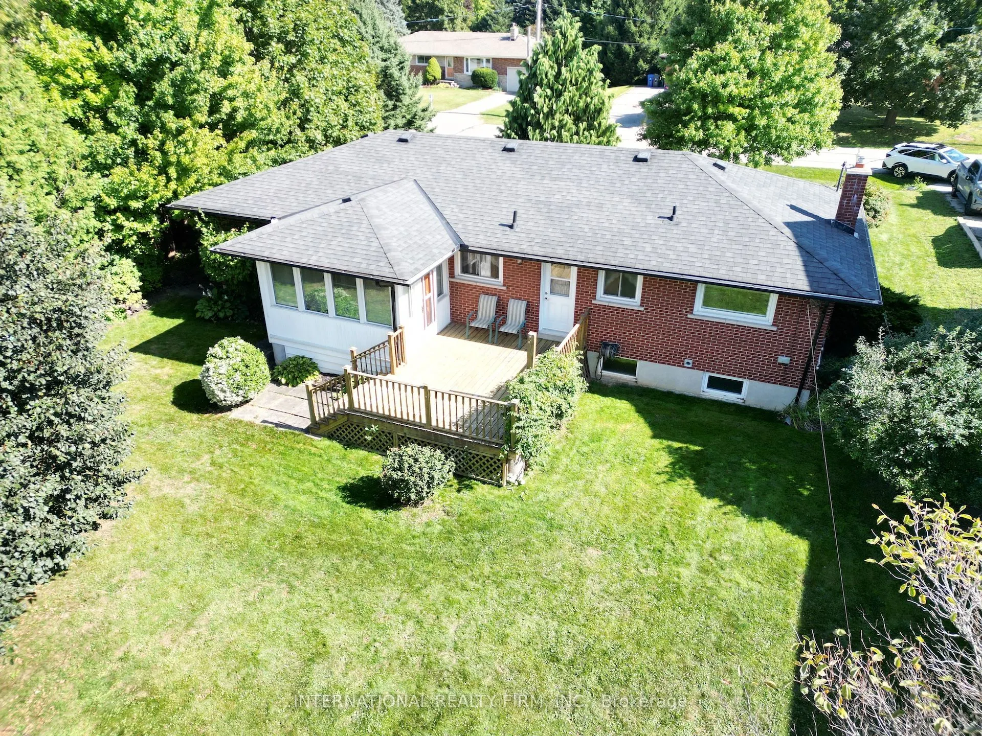 33 Ridgeway Avenue