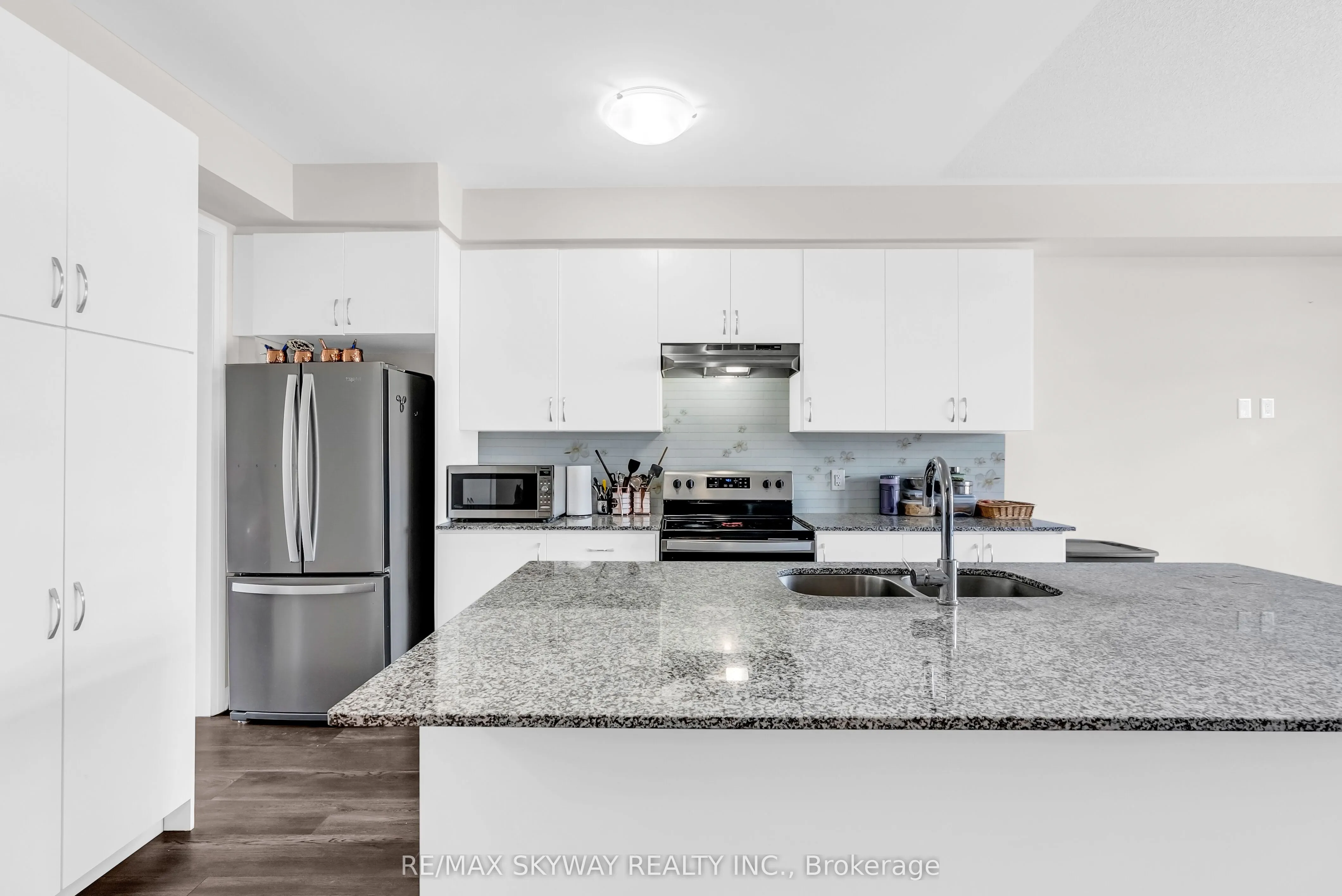 585 Colborne Street E, #106