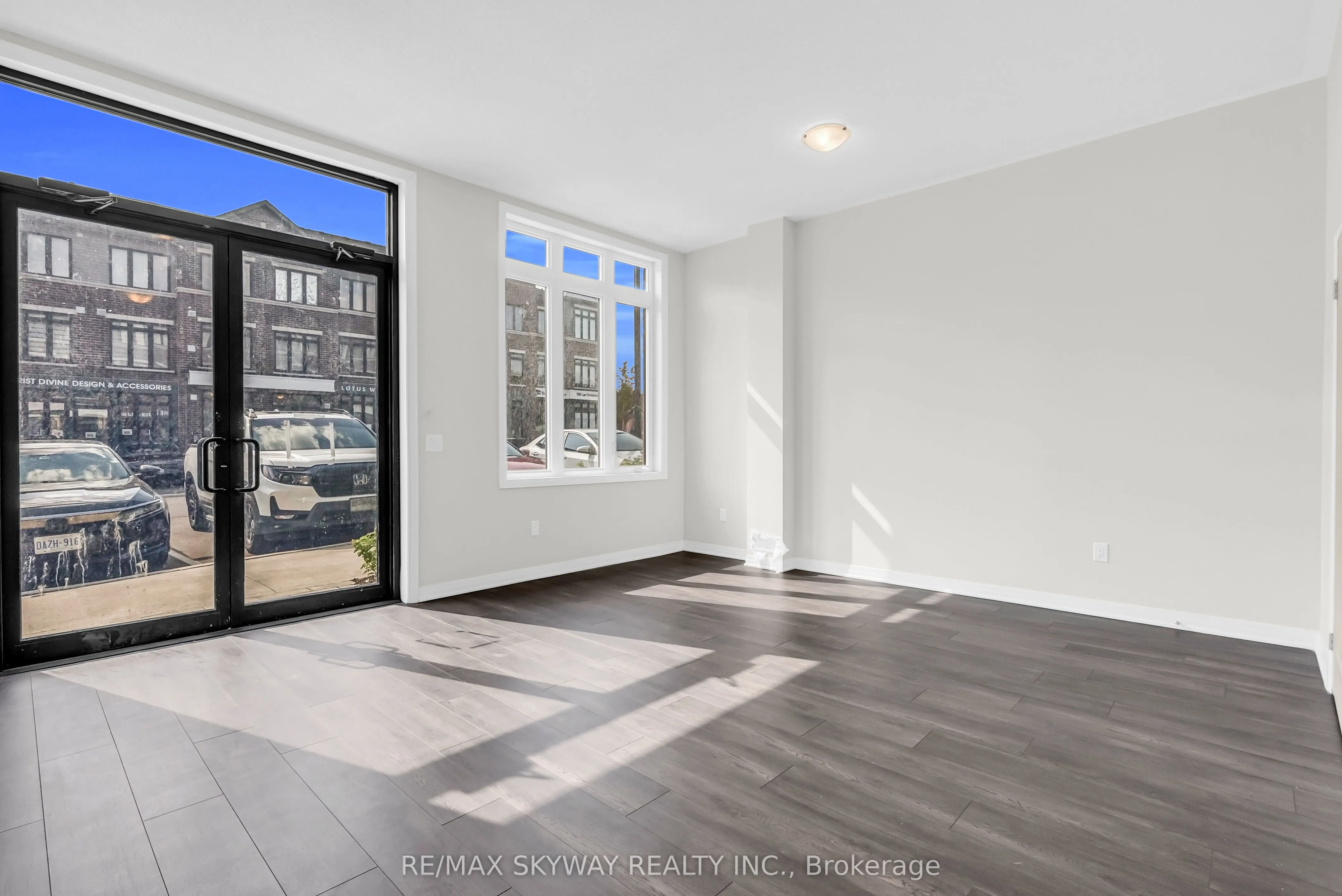 585 Colborne Street E, #106