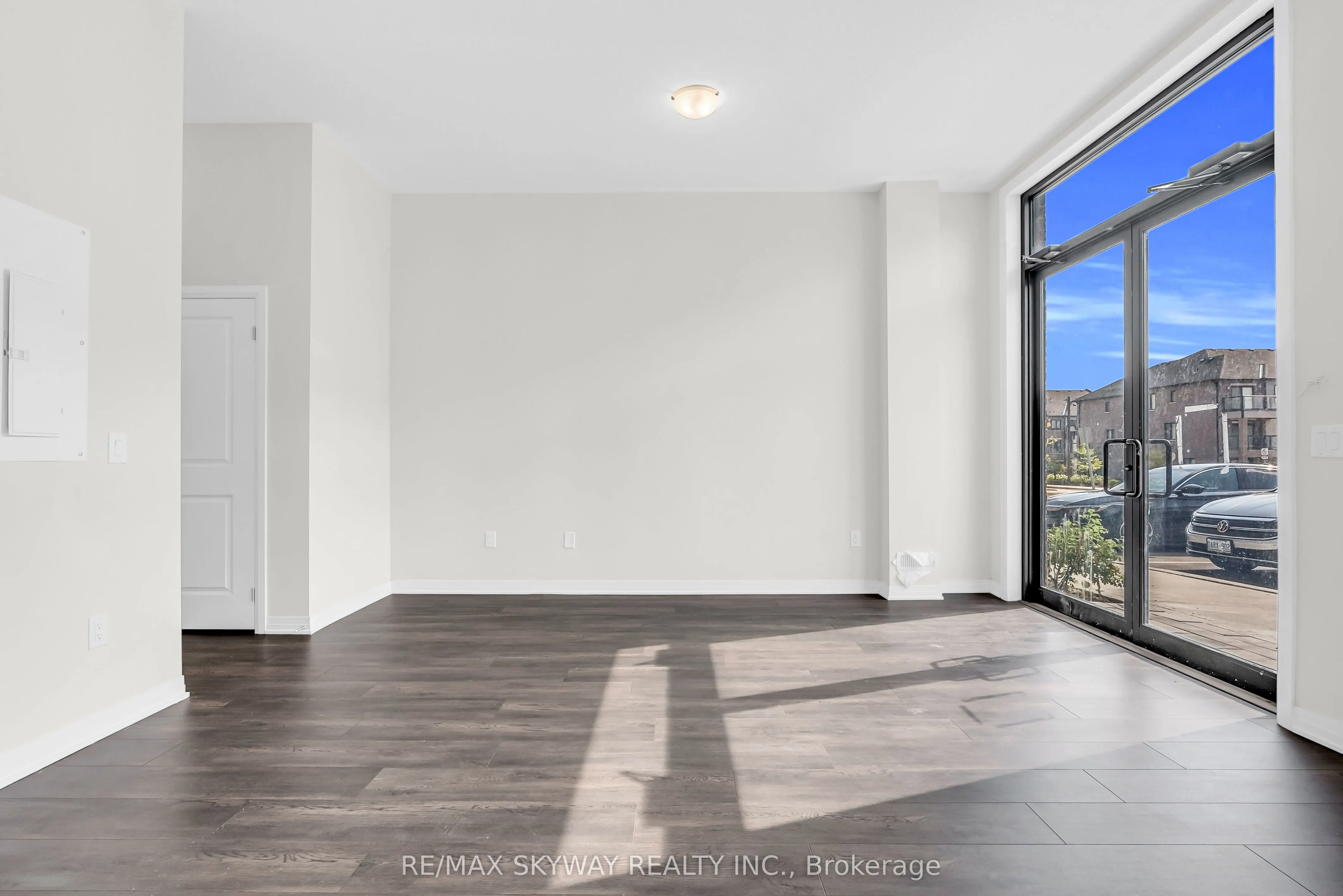585 Colborne Street E, #106