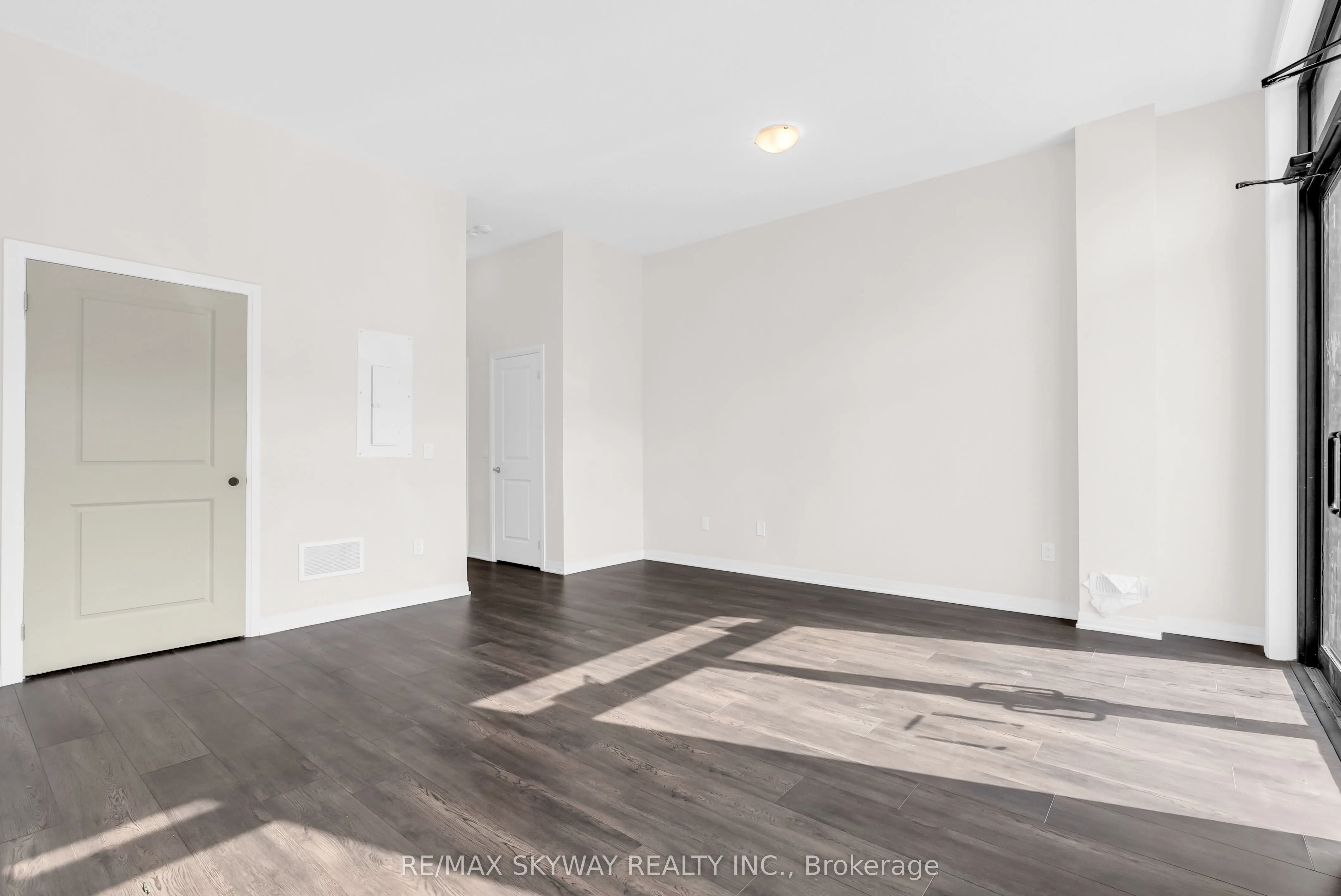 585 Colborne Street E, #106