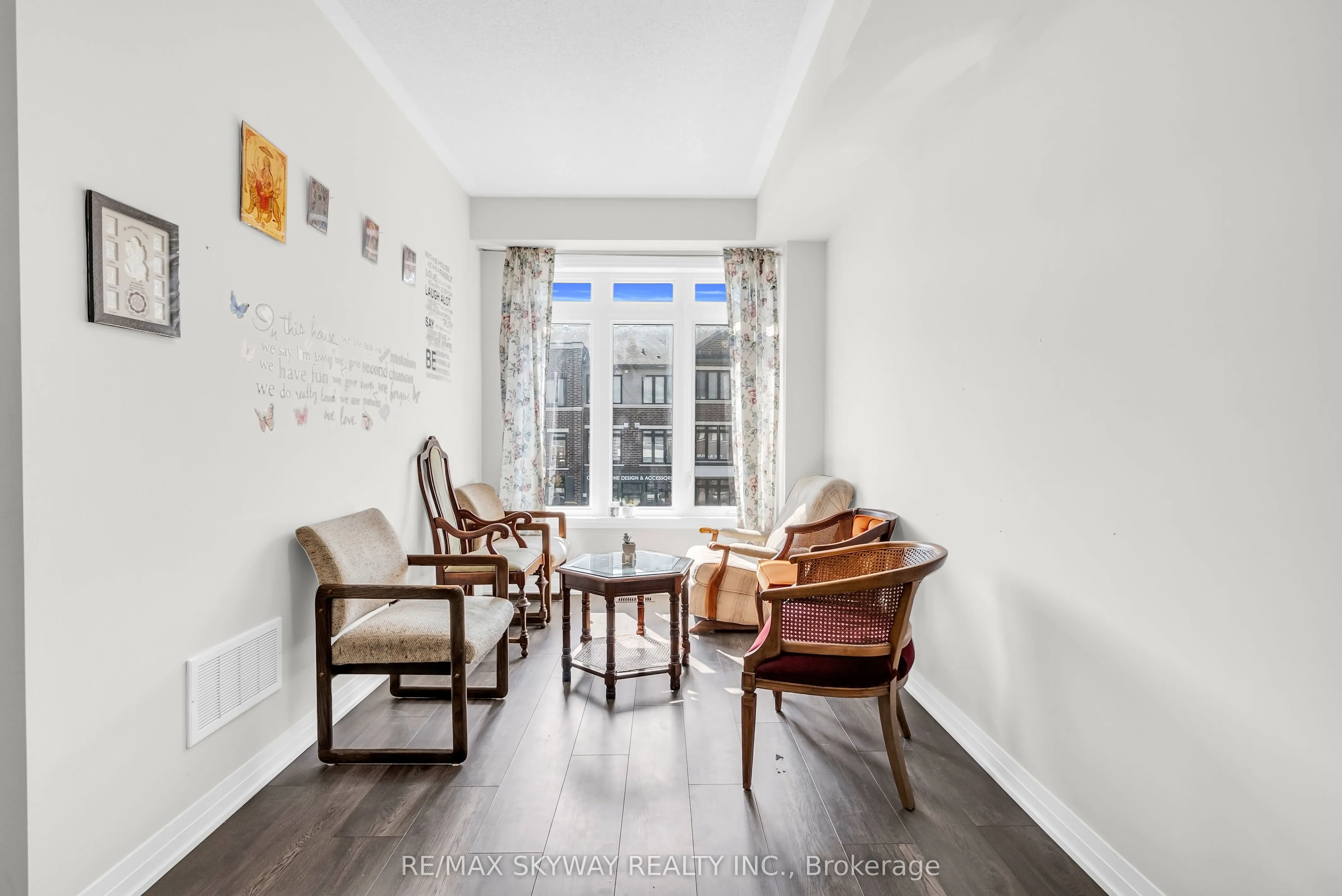585 Colborne Street E, #106