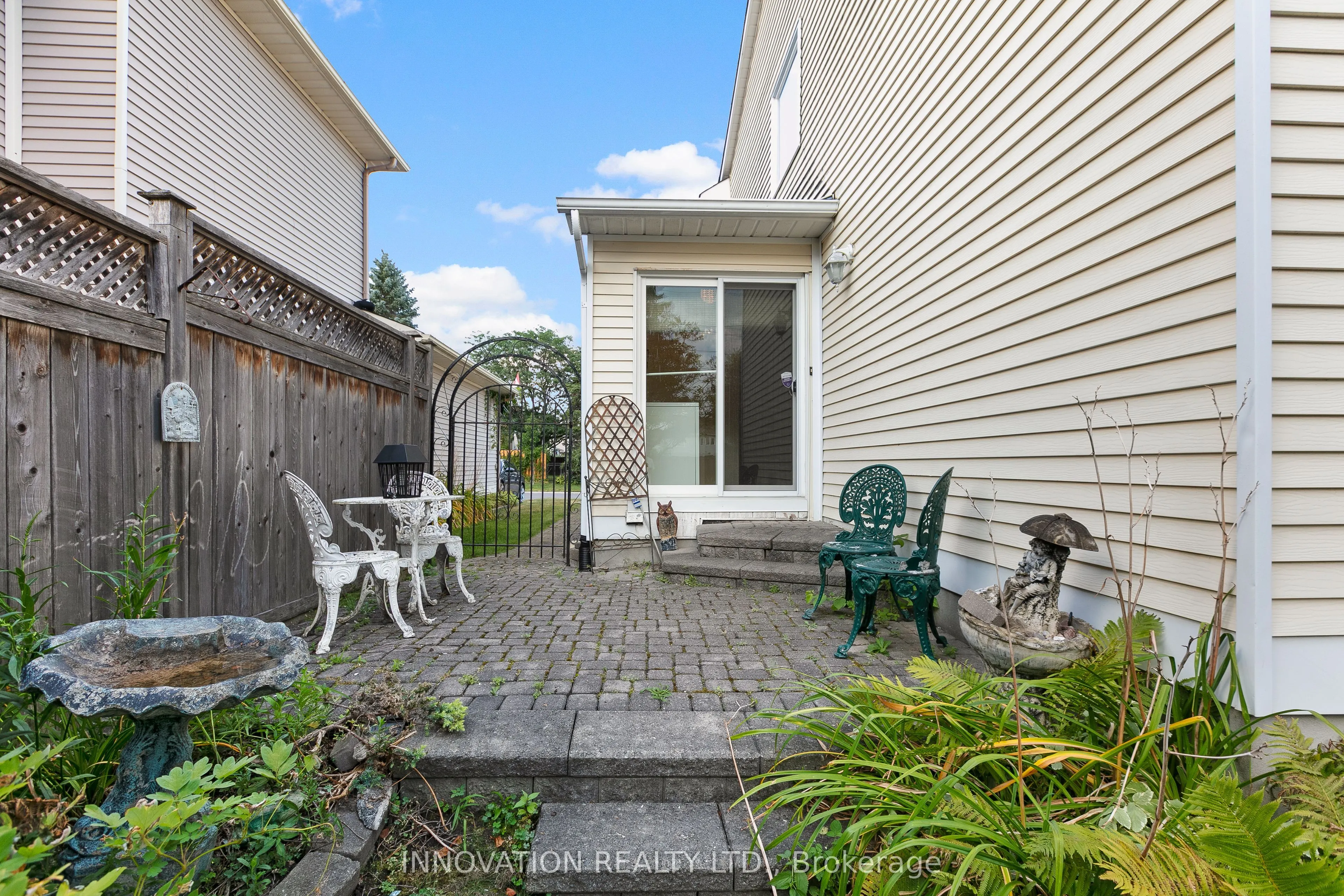 32 Framingham Crescent