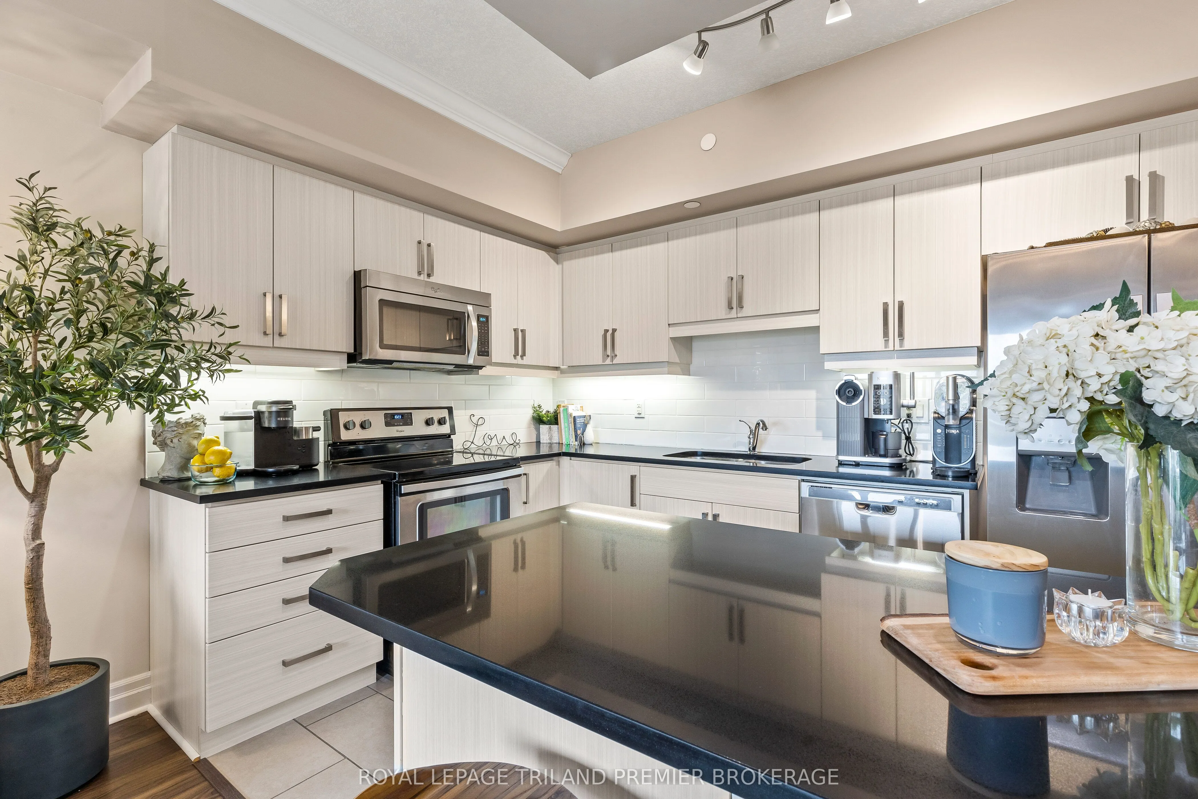 89 Ridout Street S, #408