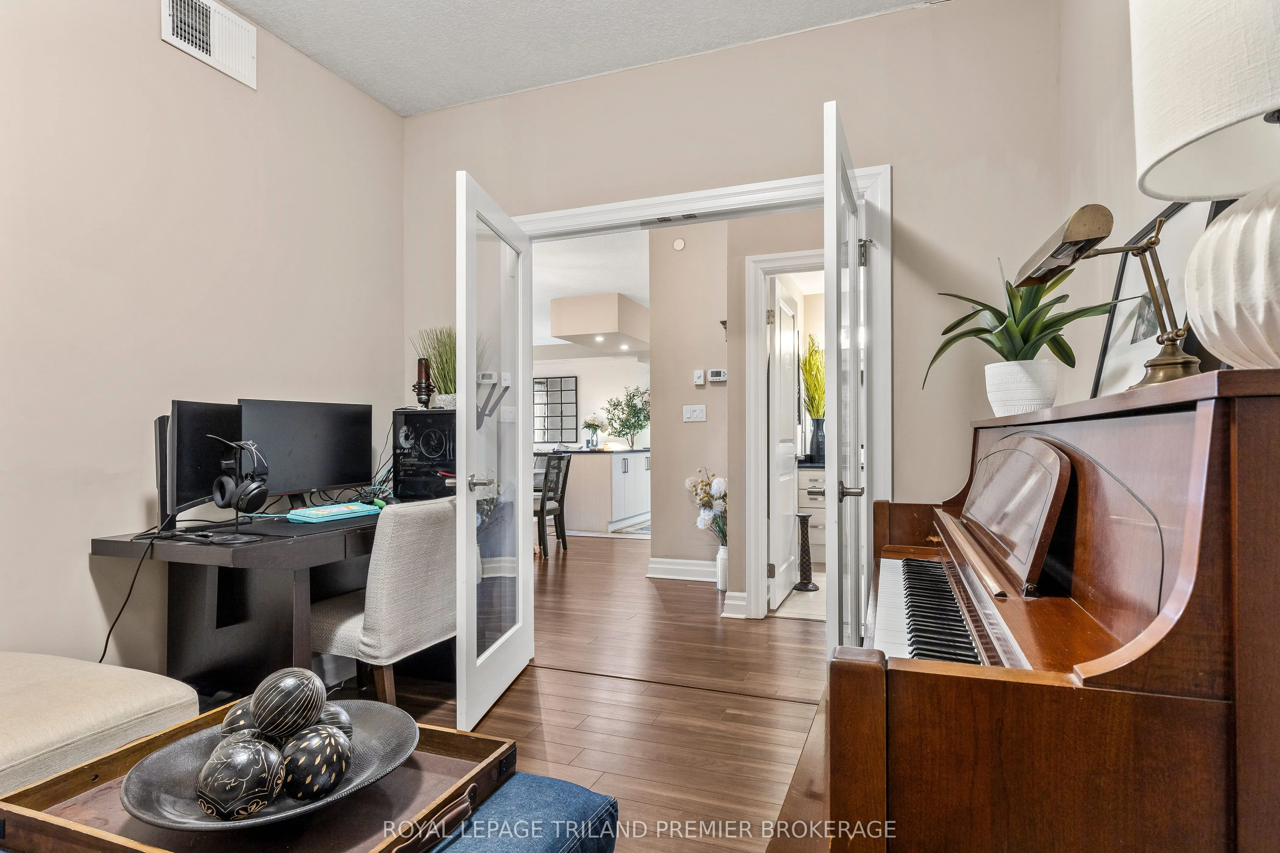 89 Ridout Street S, #408