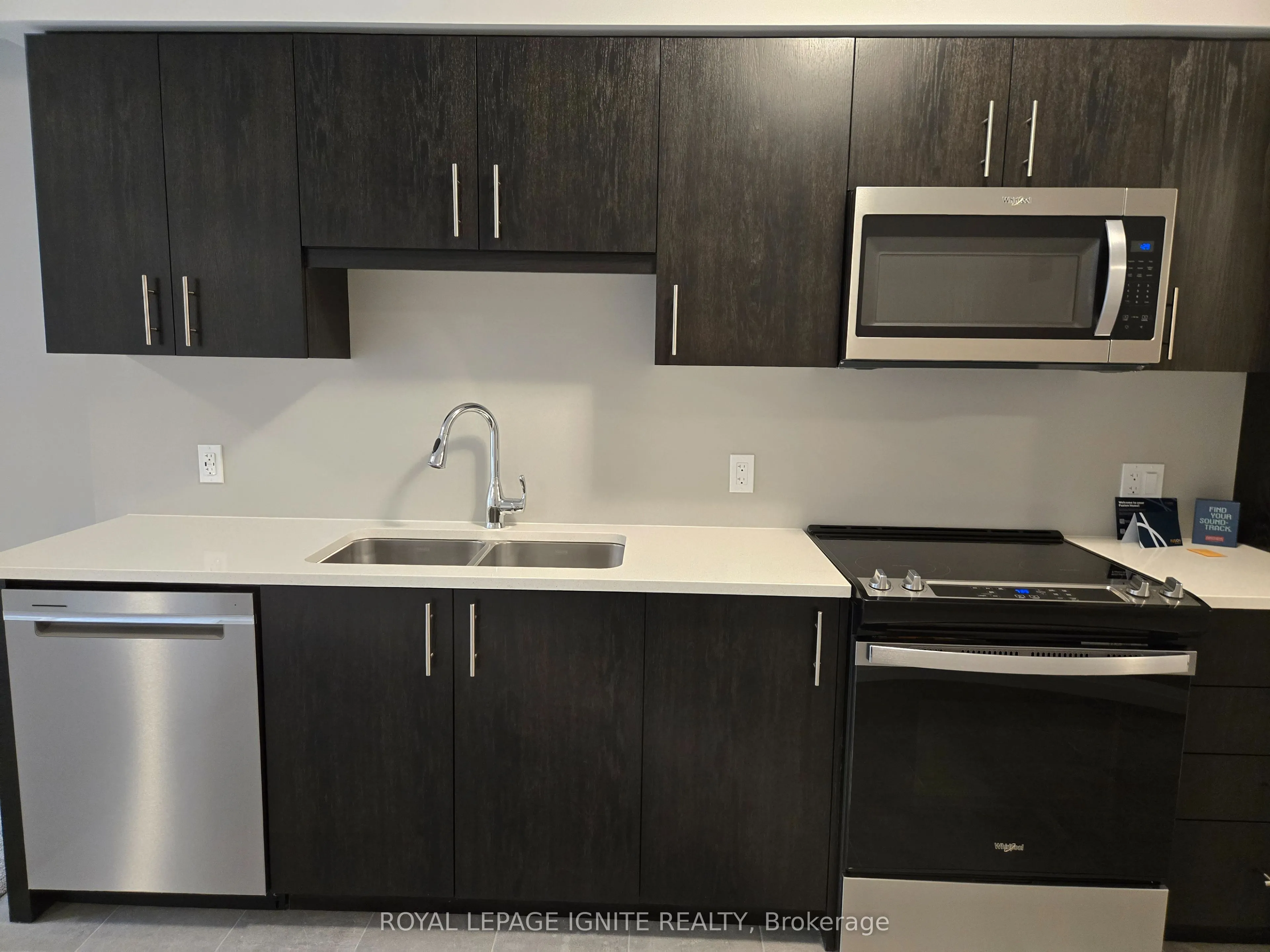 93 Arthur Street, #810