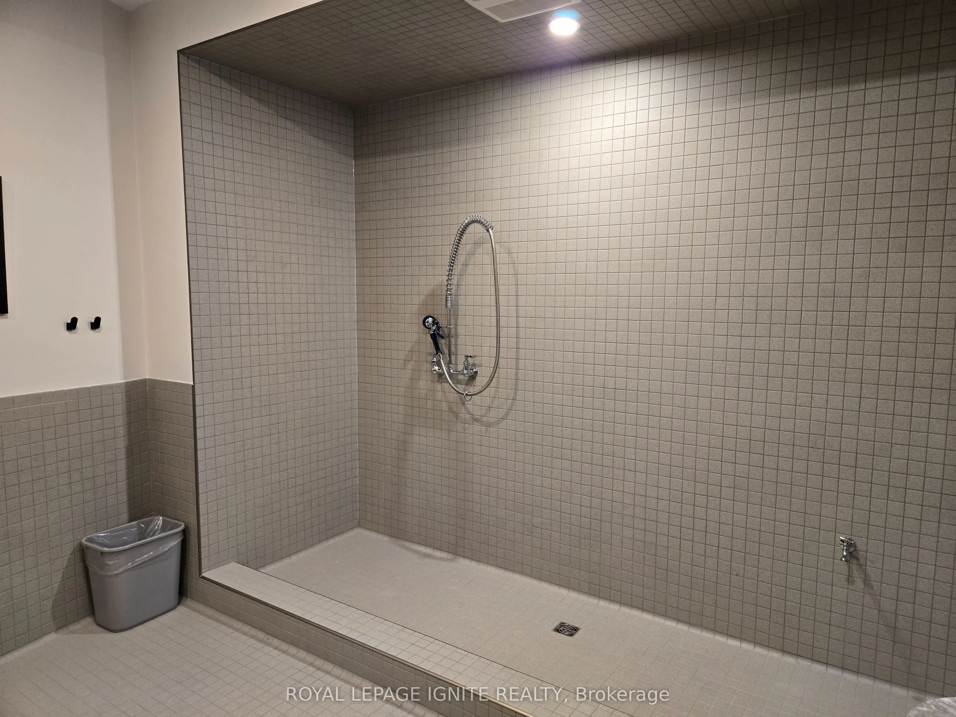 93 Arthur Street, #810