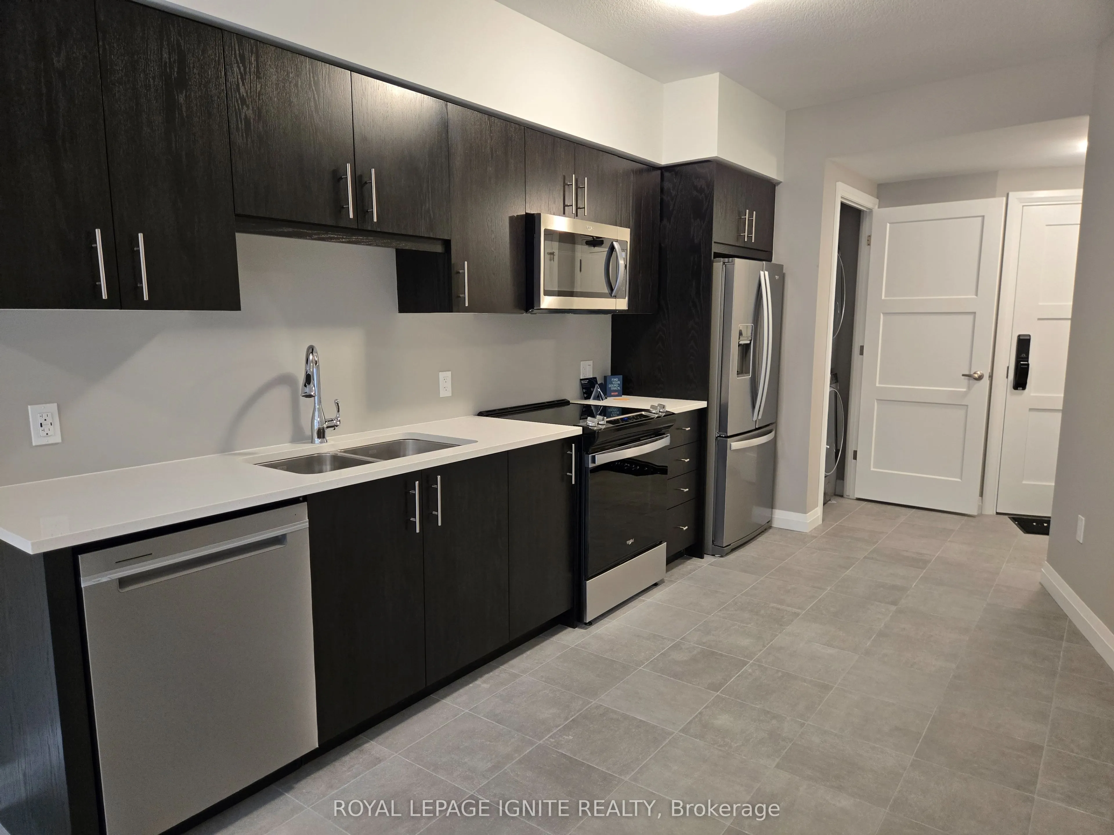 93 Arthur Street, #810