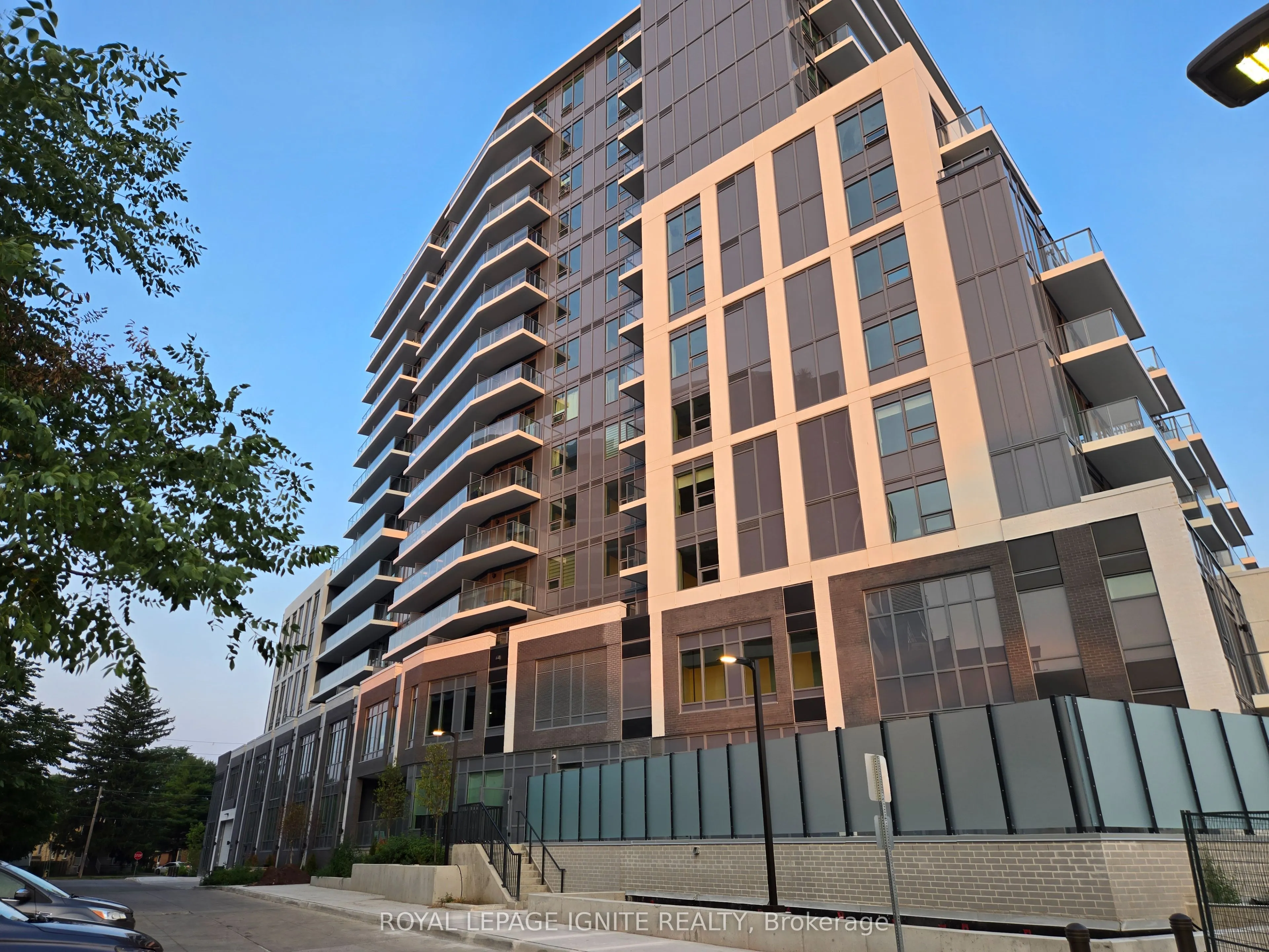 93 Arthur Street, #810