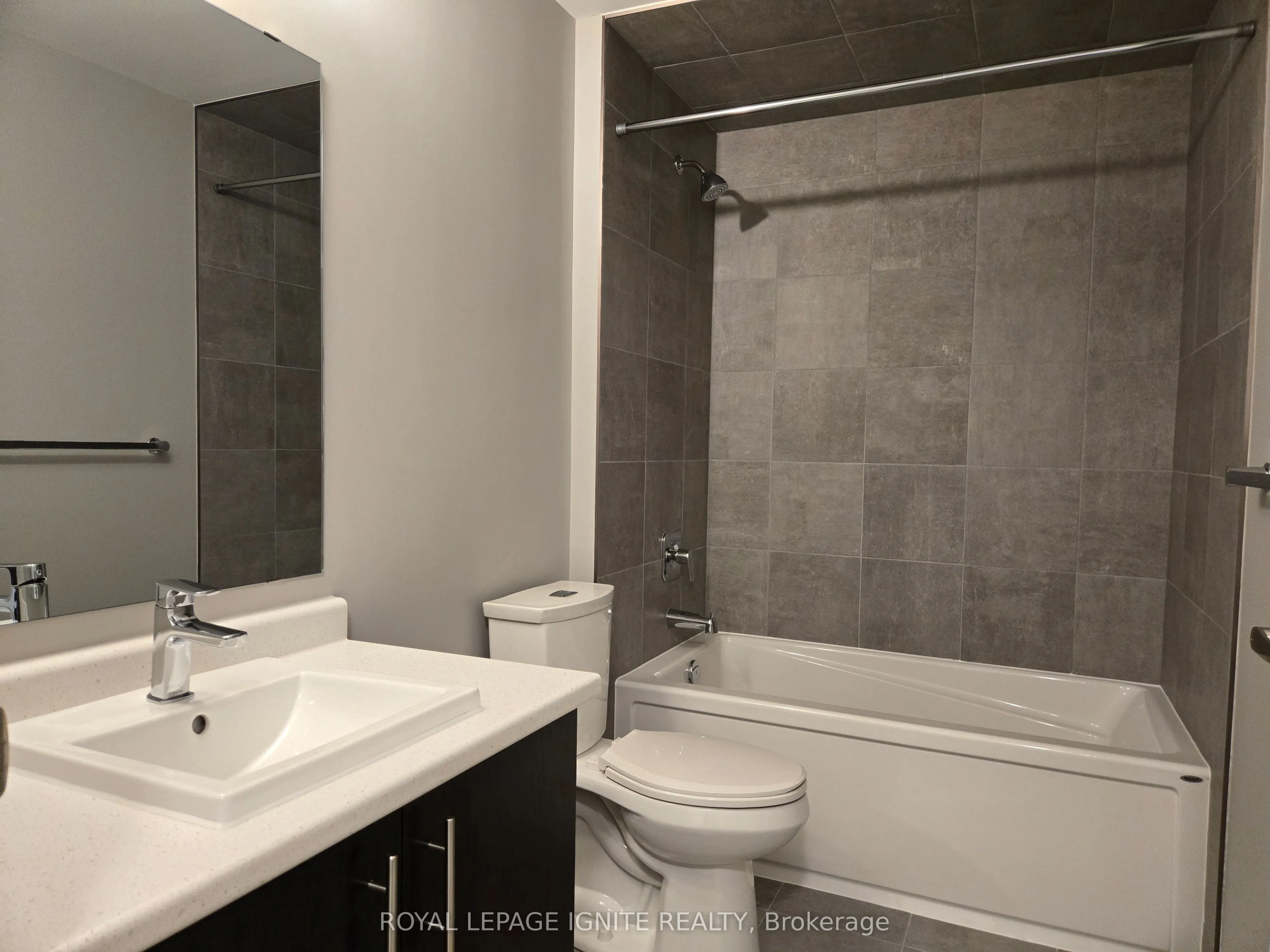 93 Arthur Street, #810
