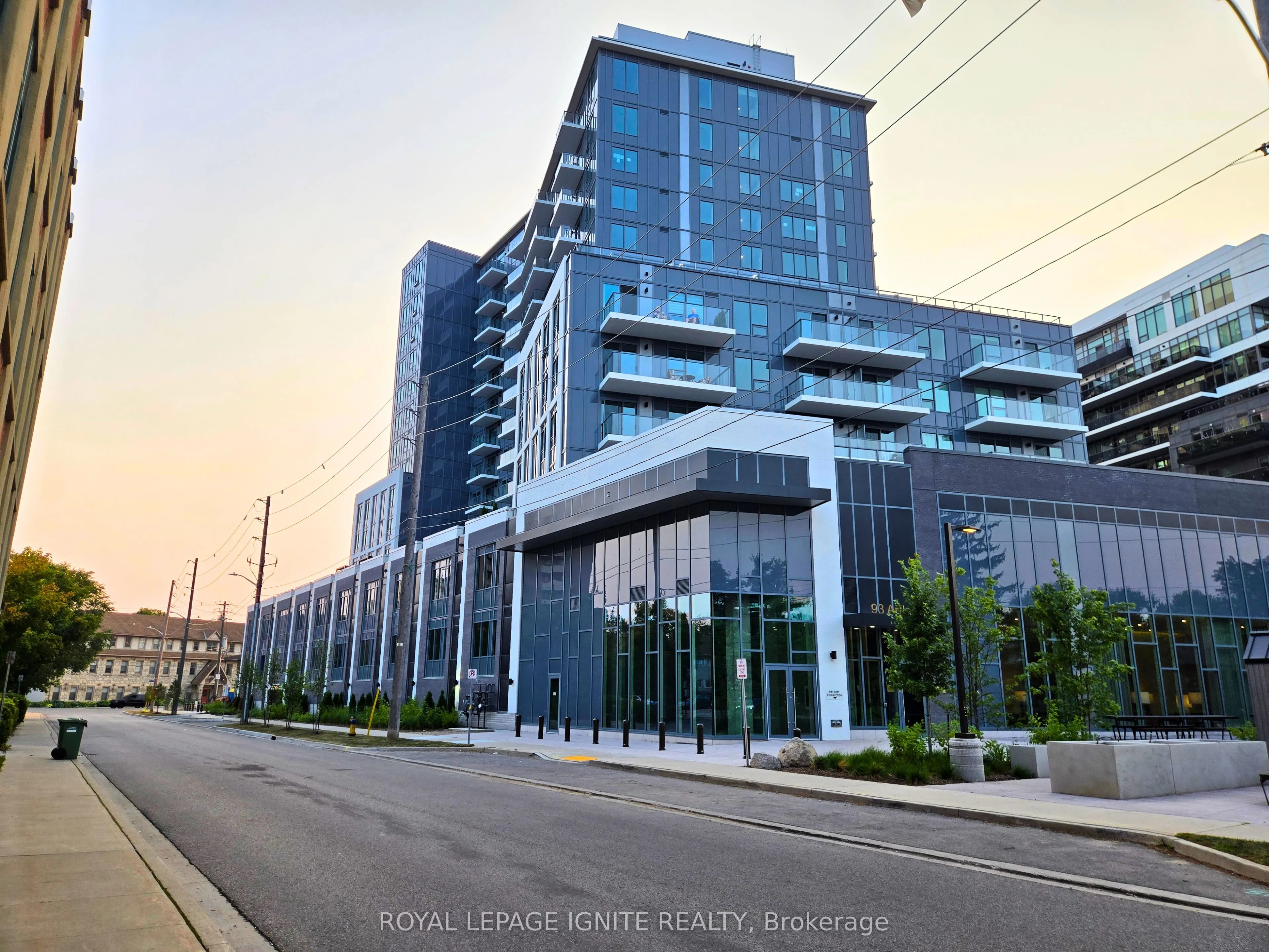 93 Arthur Street, #810