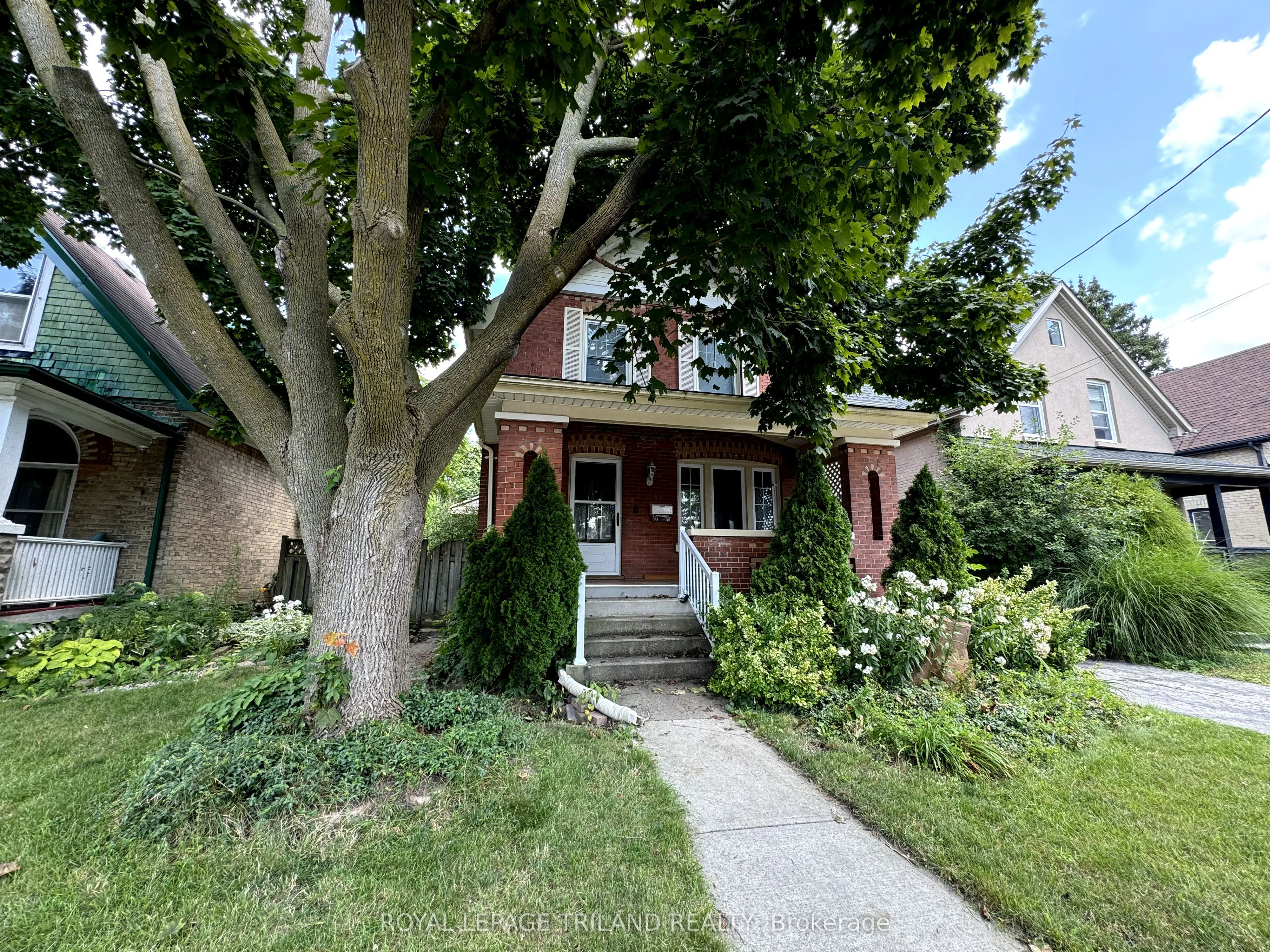 120 Briscoe Street E
