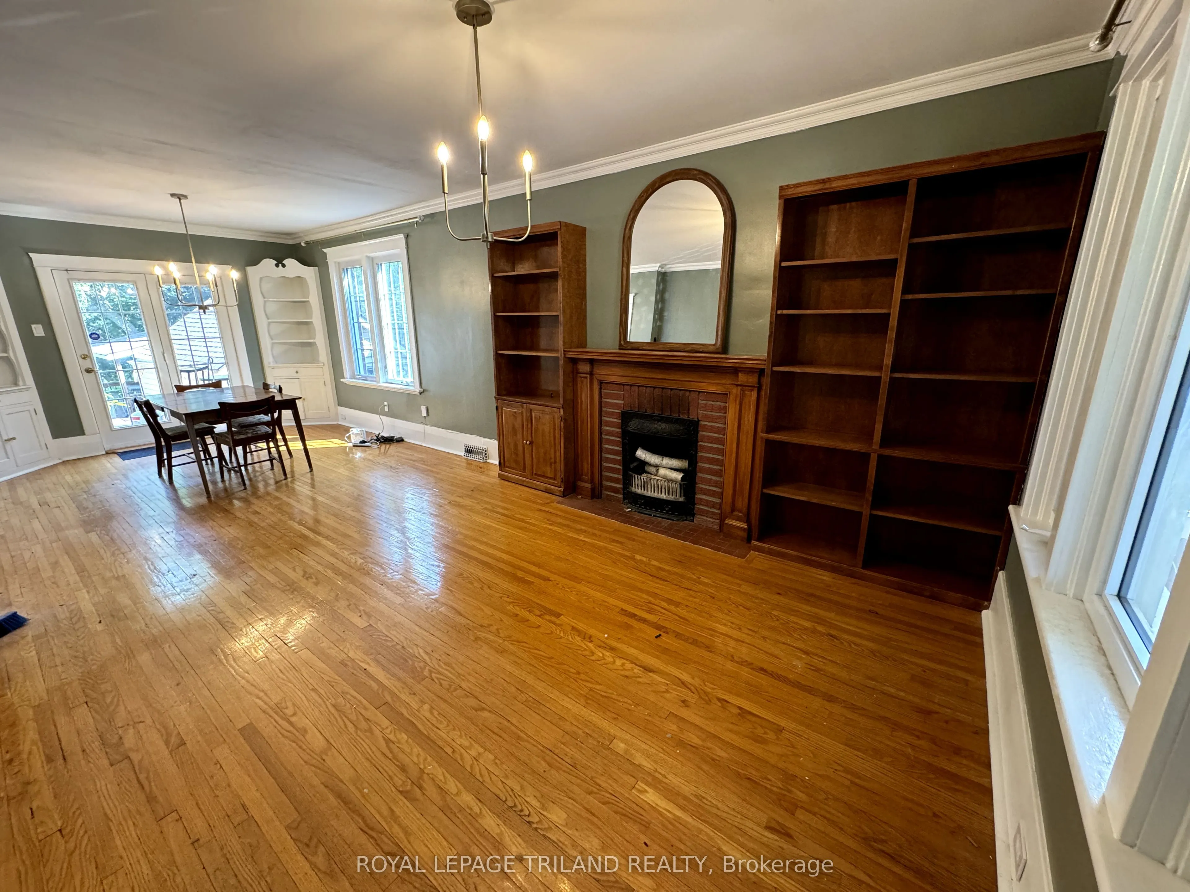 120 Briscoe Street E