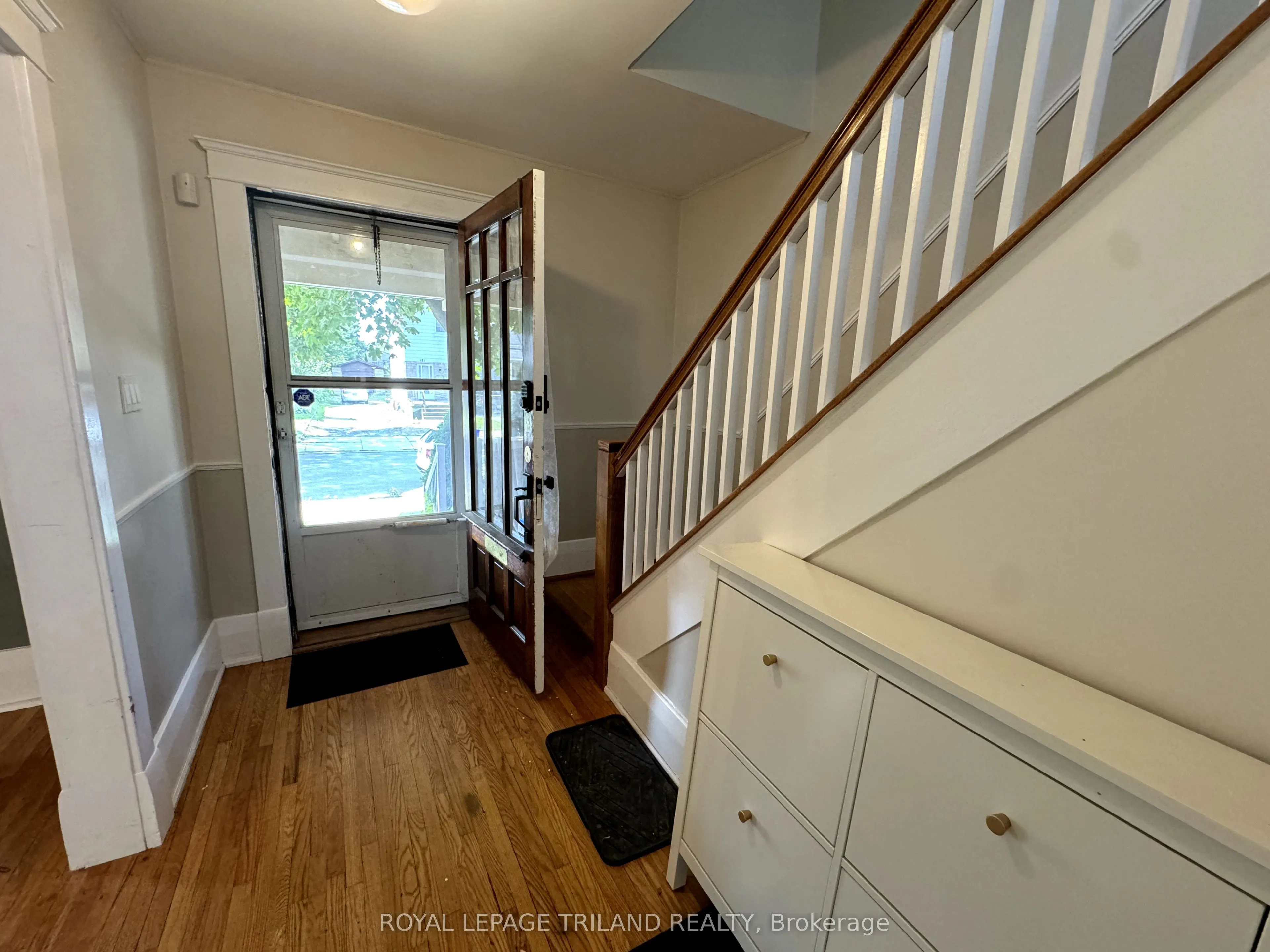 120 Briscoe Street E