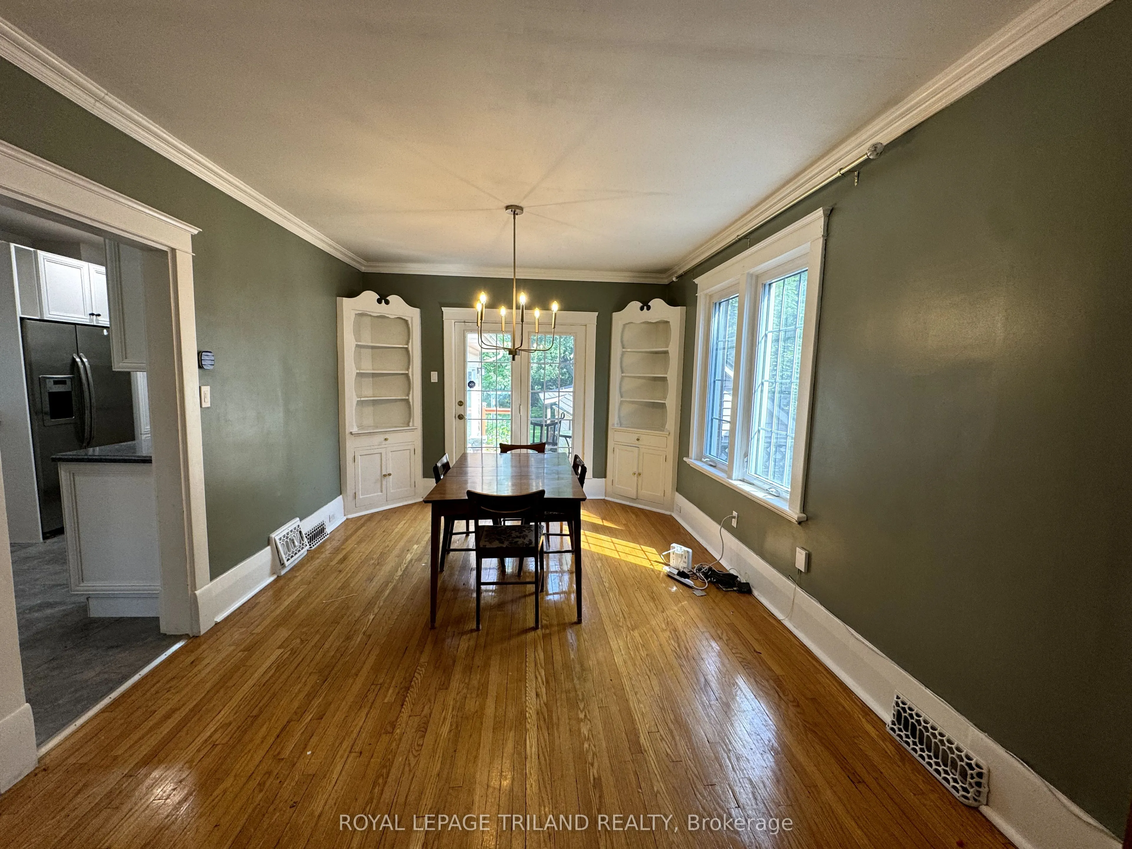 120 Briscoe Street E