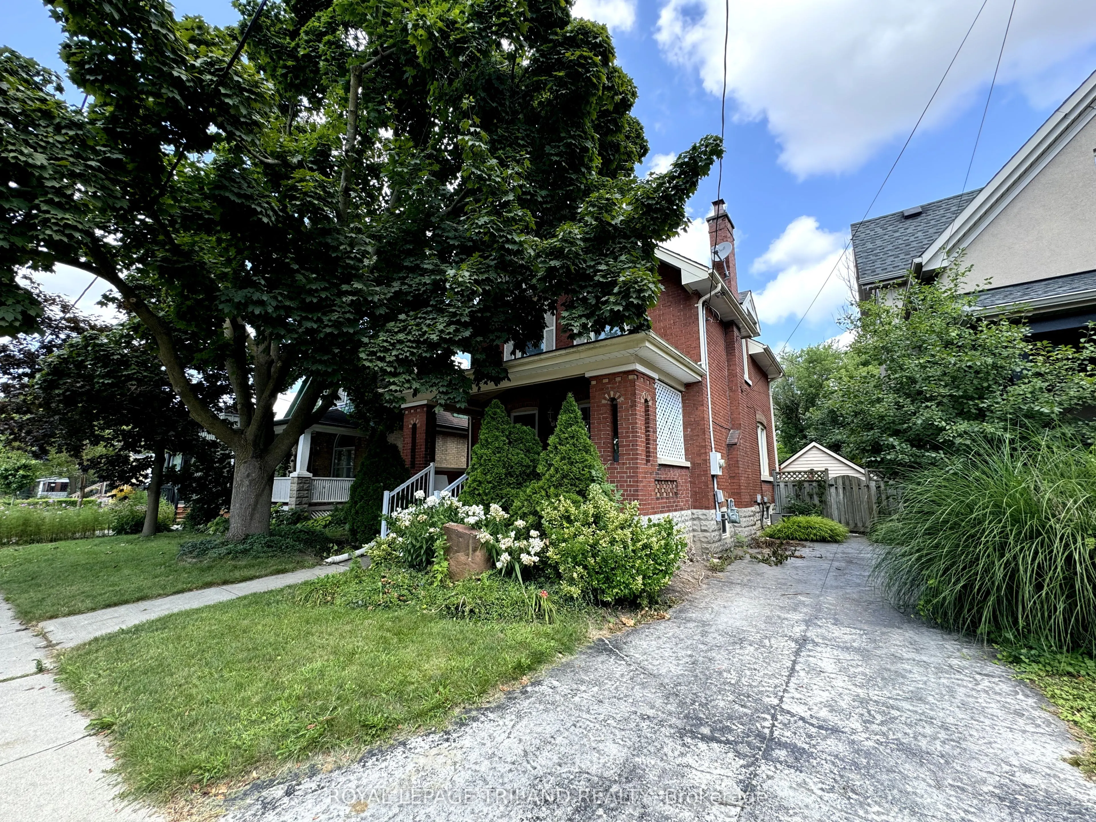 120 Briscoe Street E