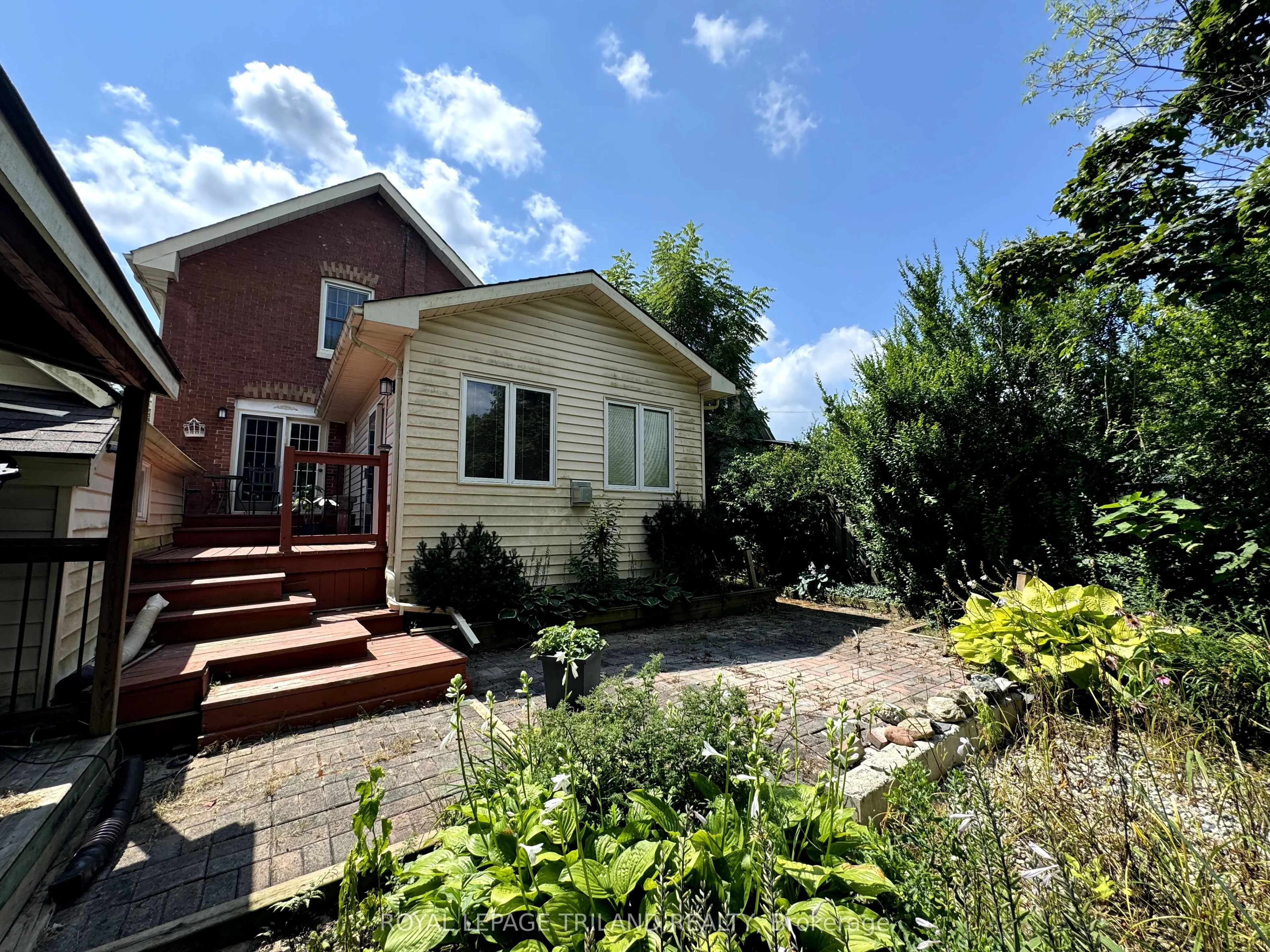 120 Briscoe Street E