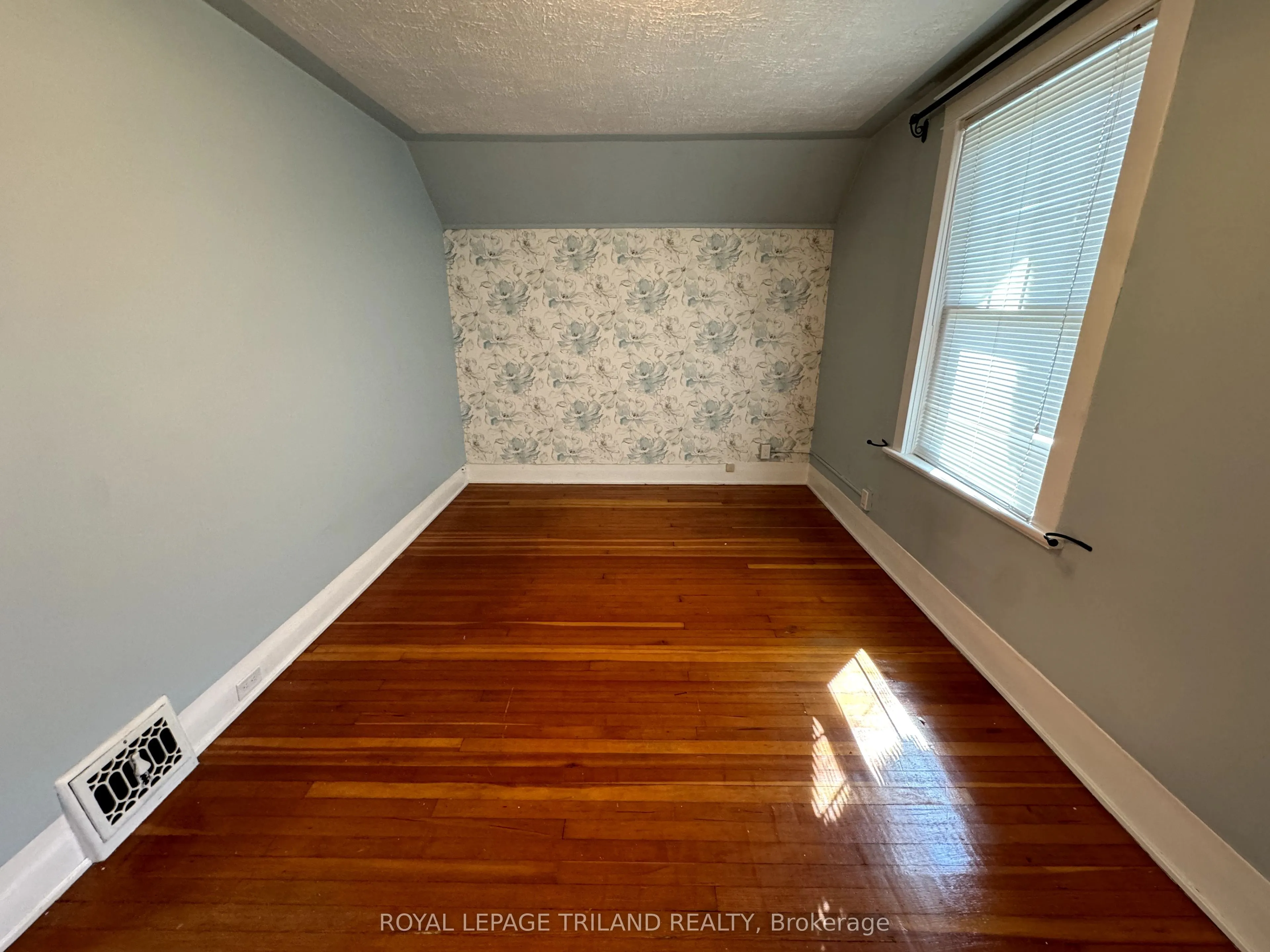 120 Briscoe Street E