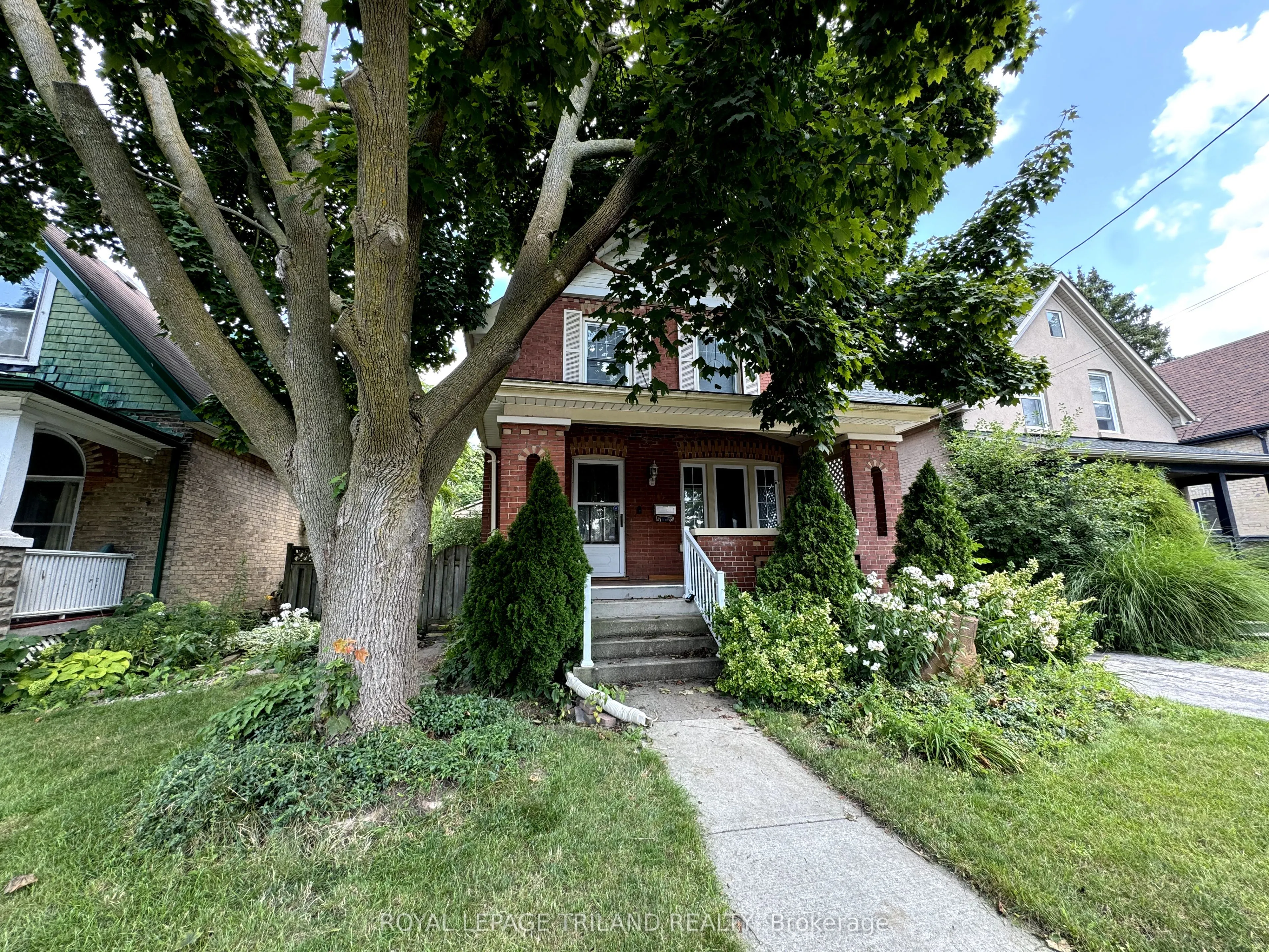120 Briscoe Street E