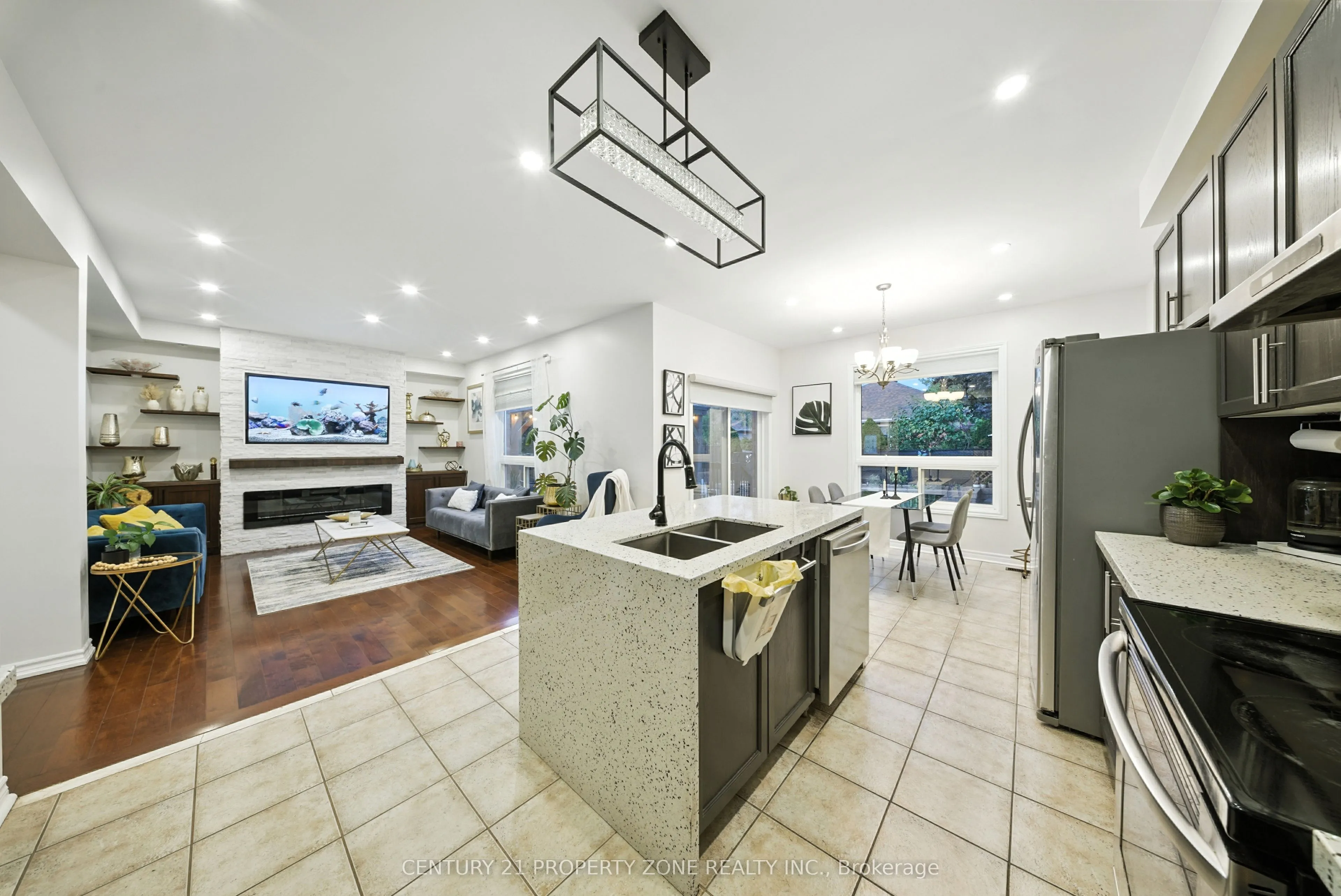 652 Tully Crescent