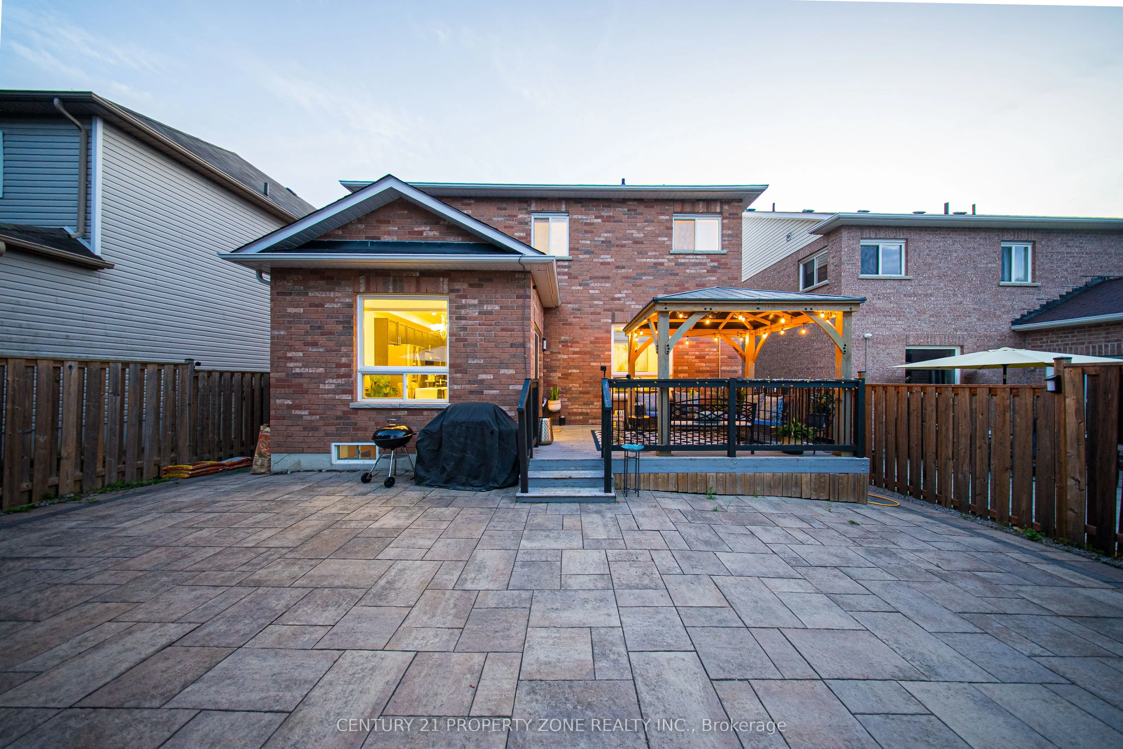 652 Tully Crescent