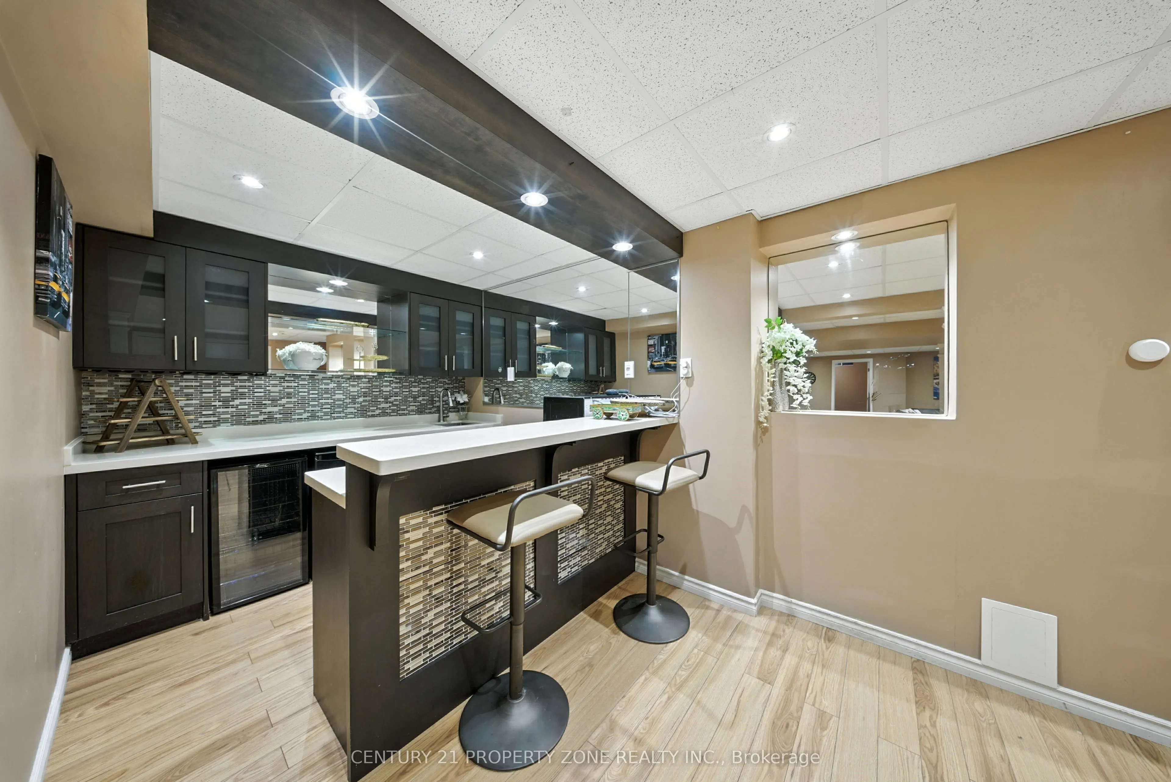 652 Tully Crescent