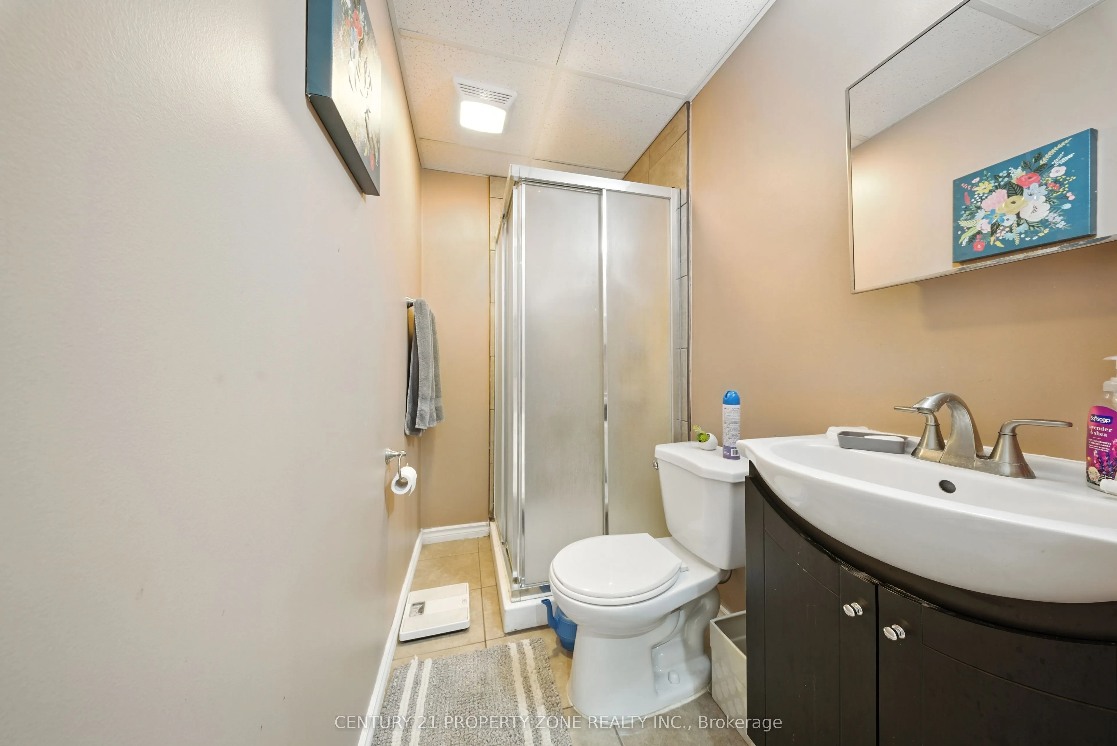 652 Tully Crescent