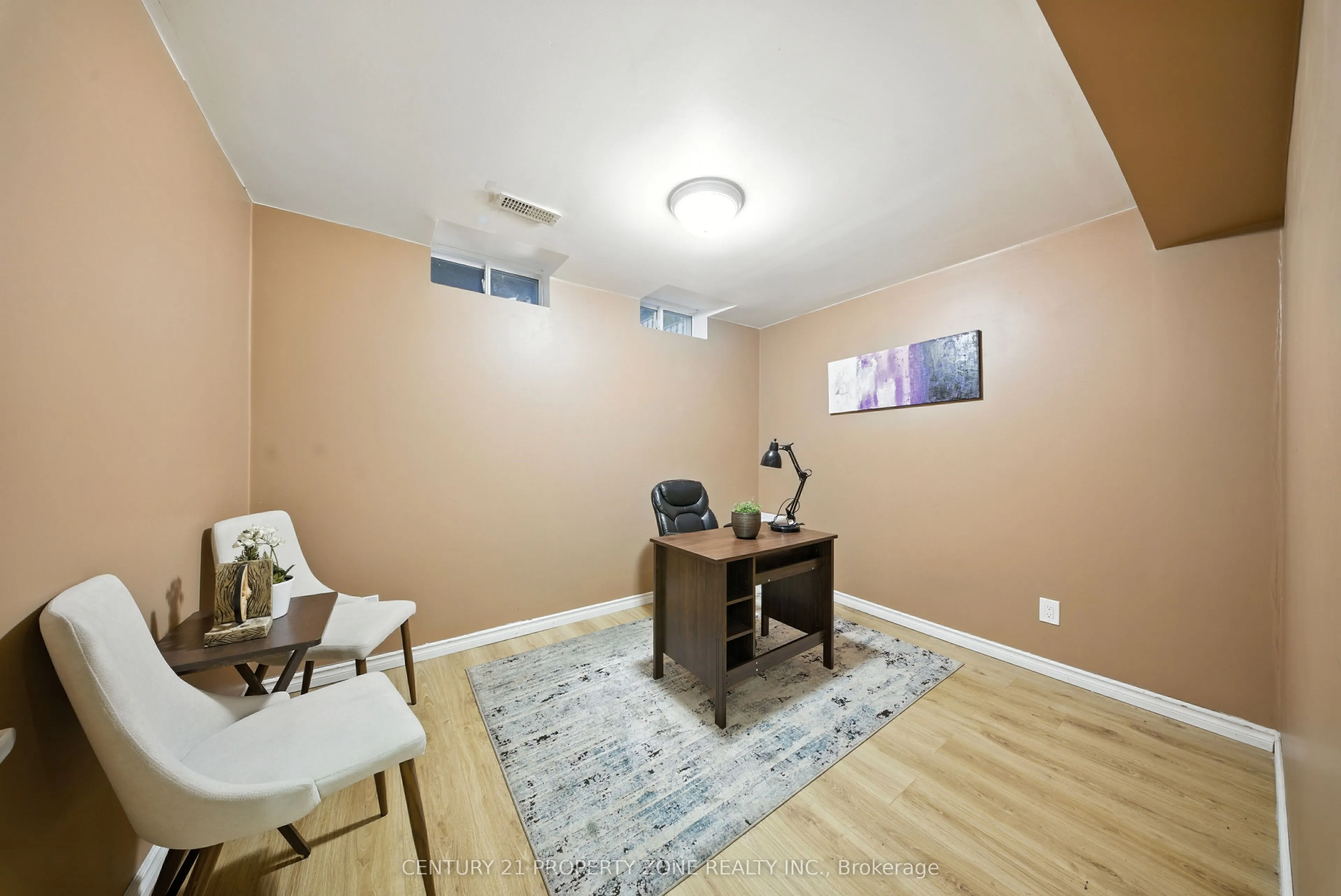 652 Tully Crescent