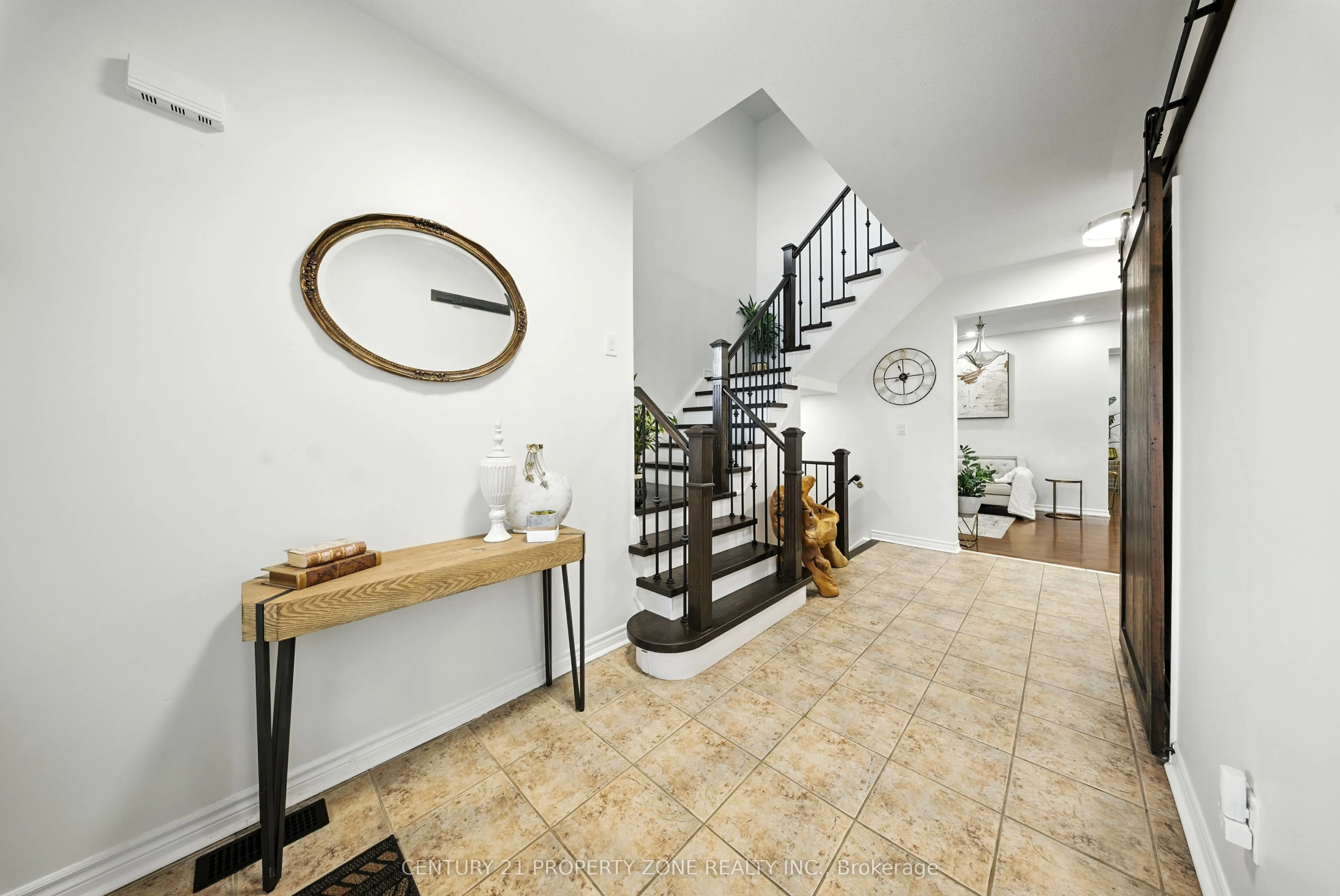 652 Tully Crescent