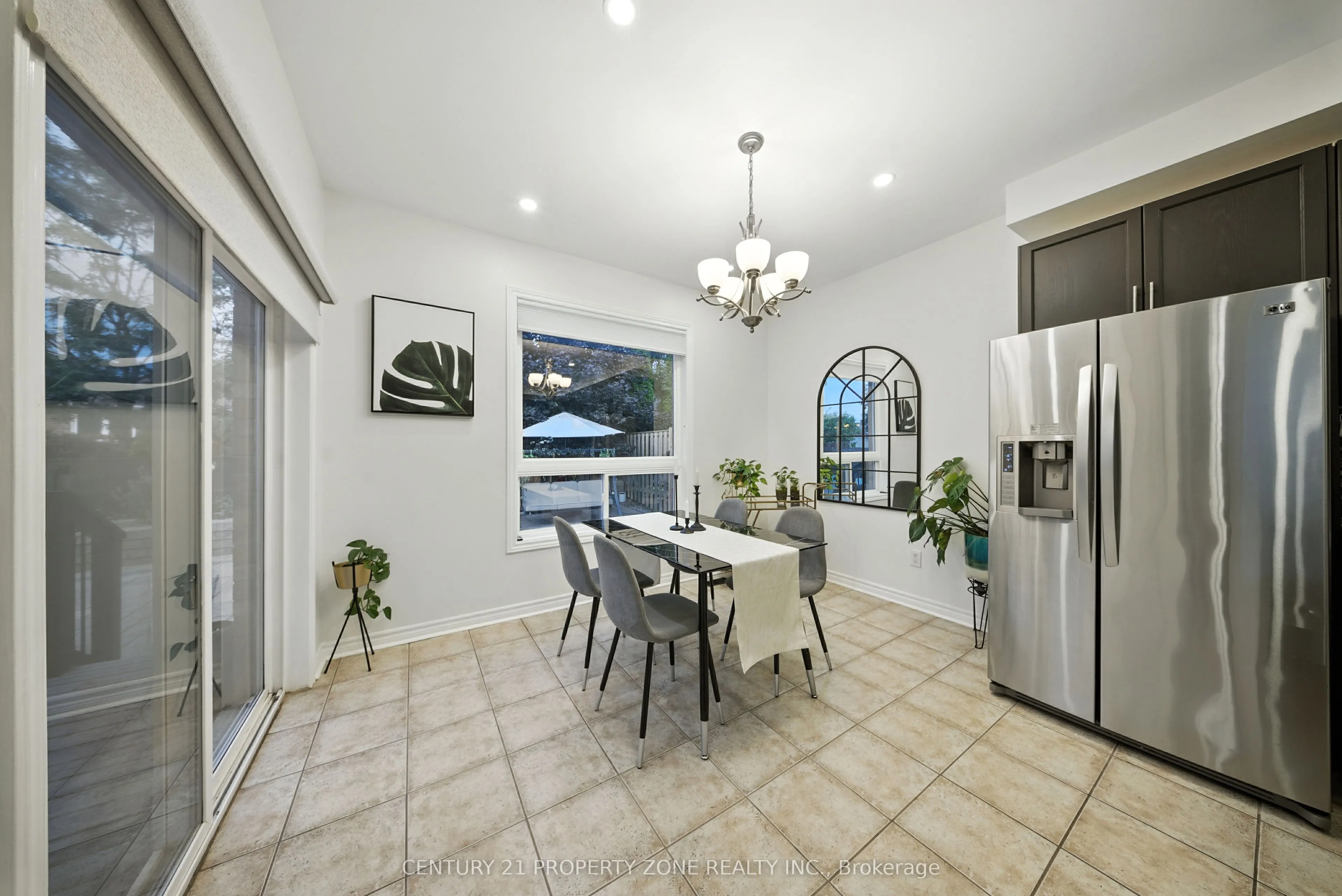 652 Tully Crescent