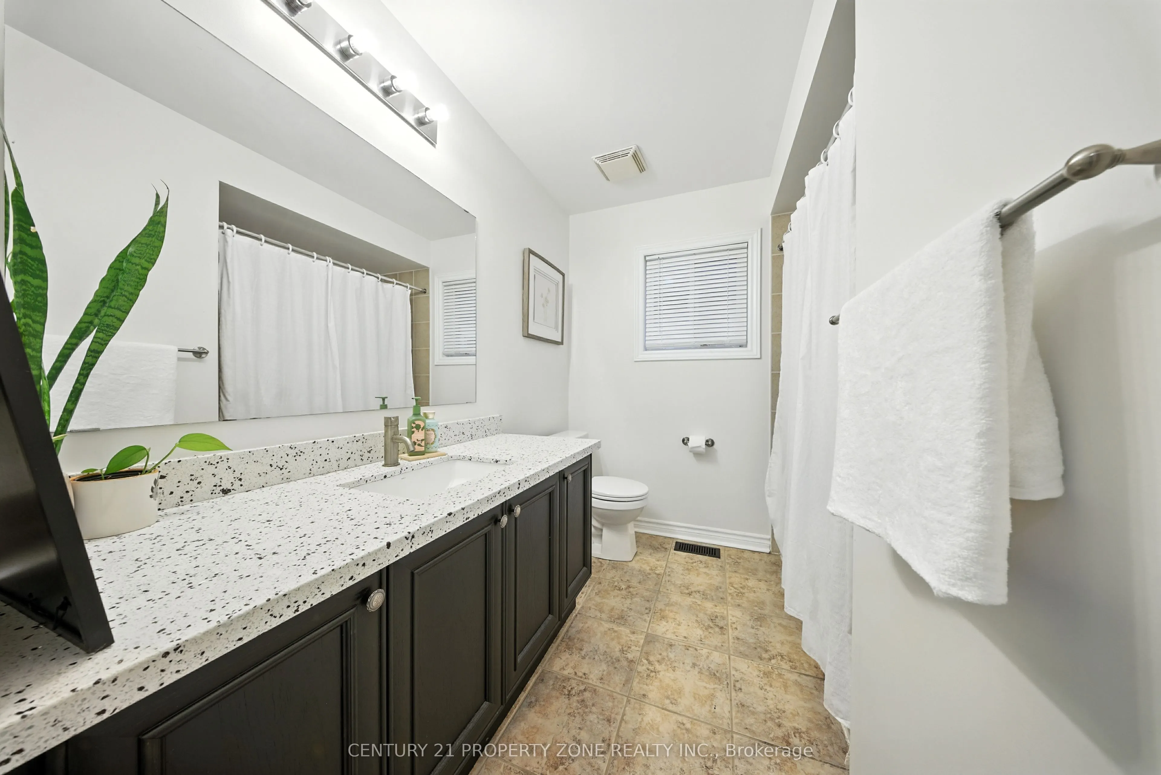 652 Tully Crescent