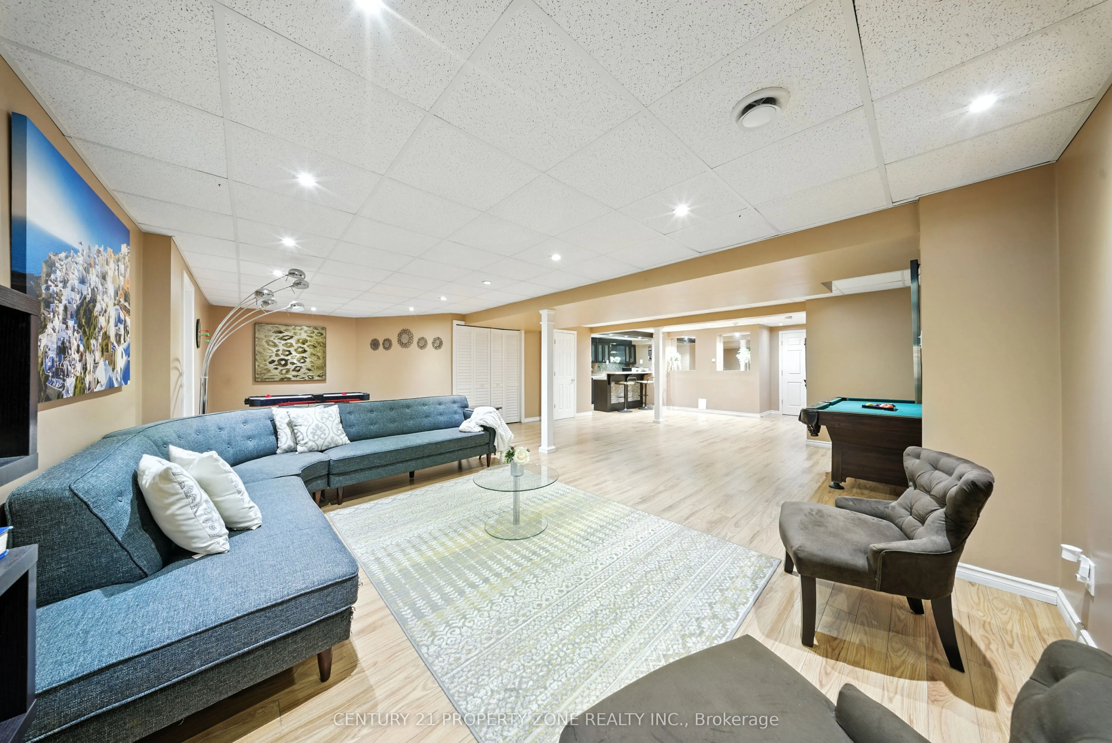652 Tully Crescent
