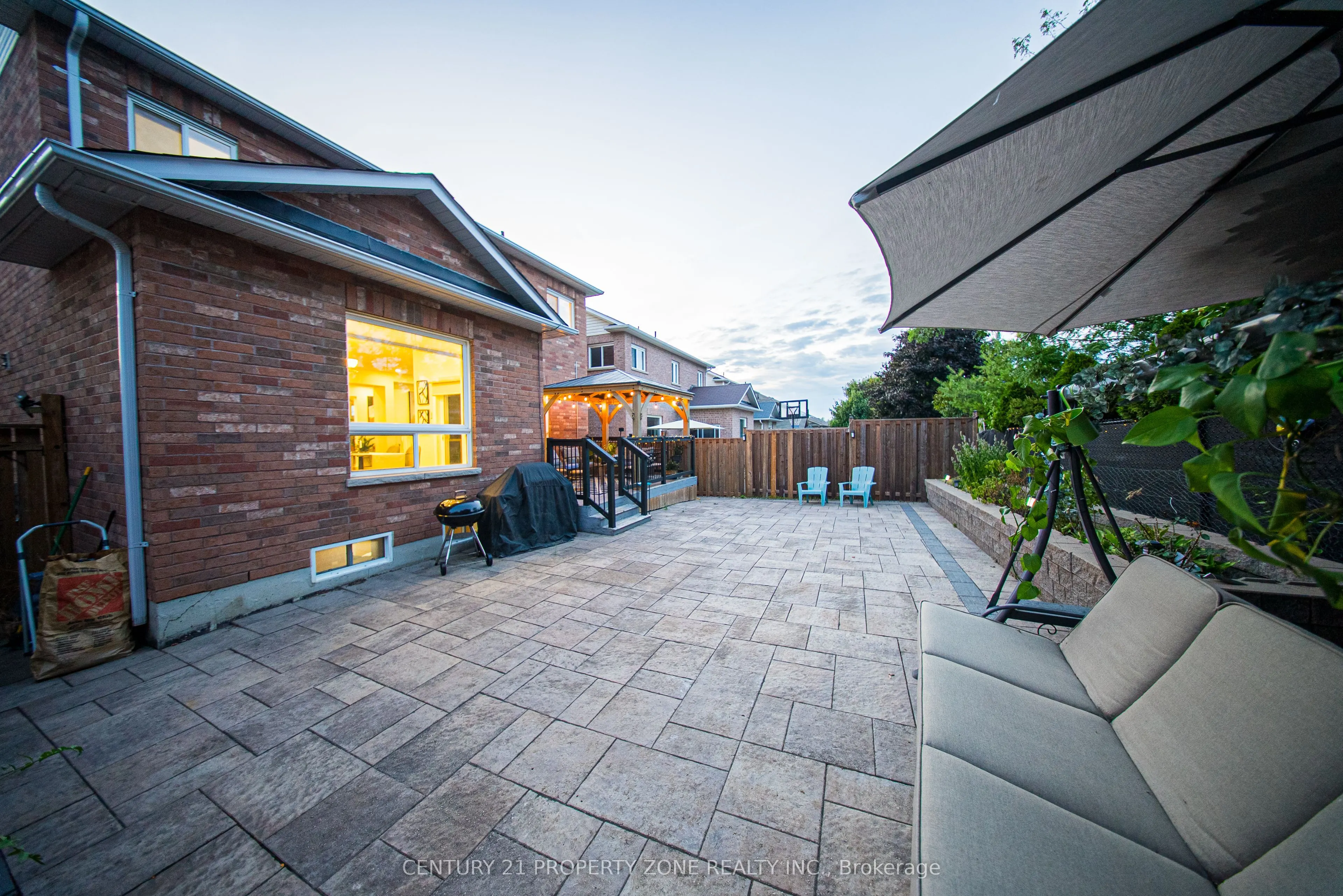 652 Tully Crescent