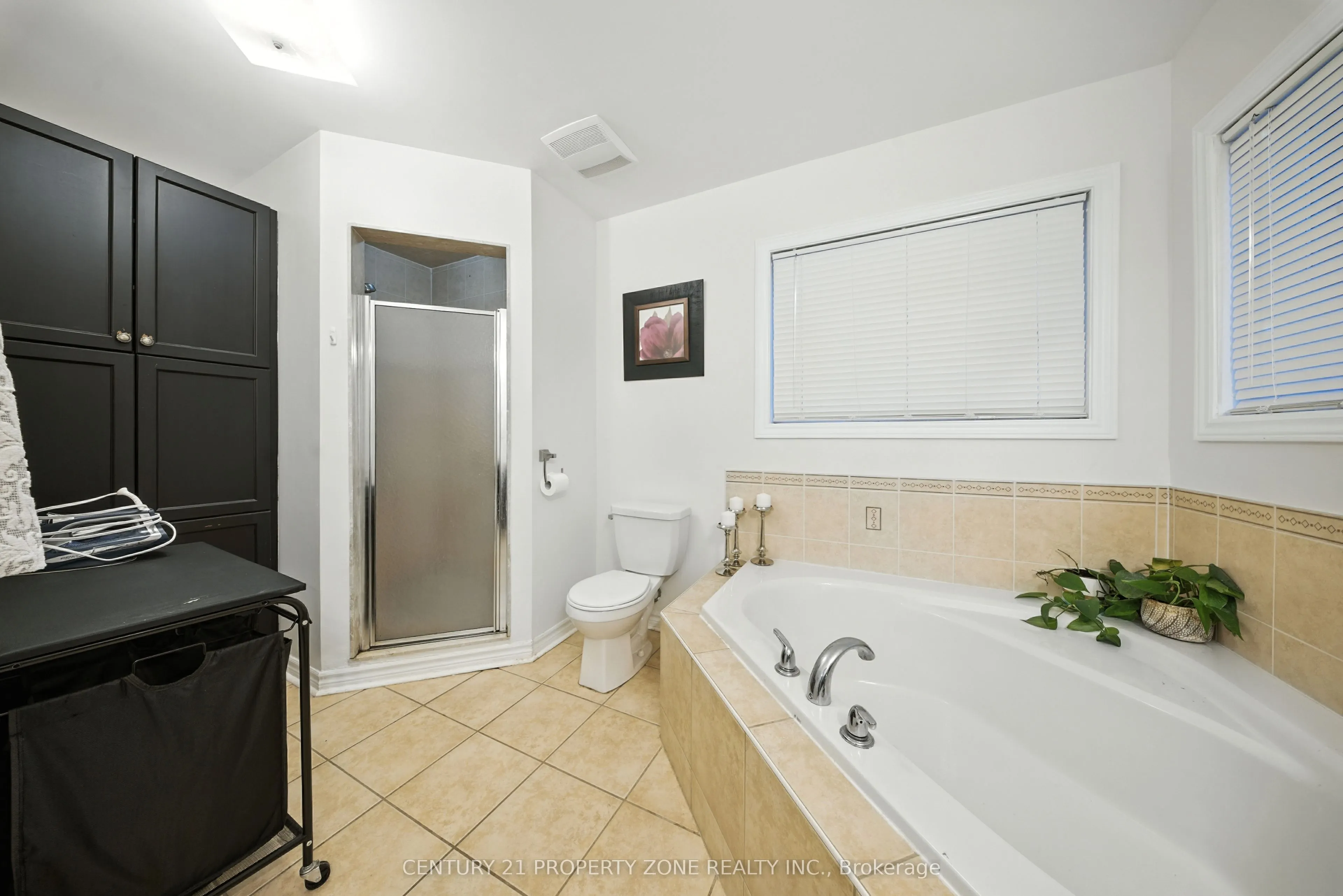 652 Tully Crescent