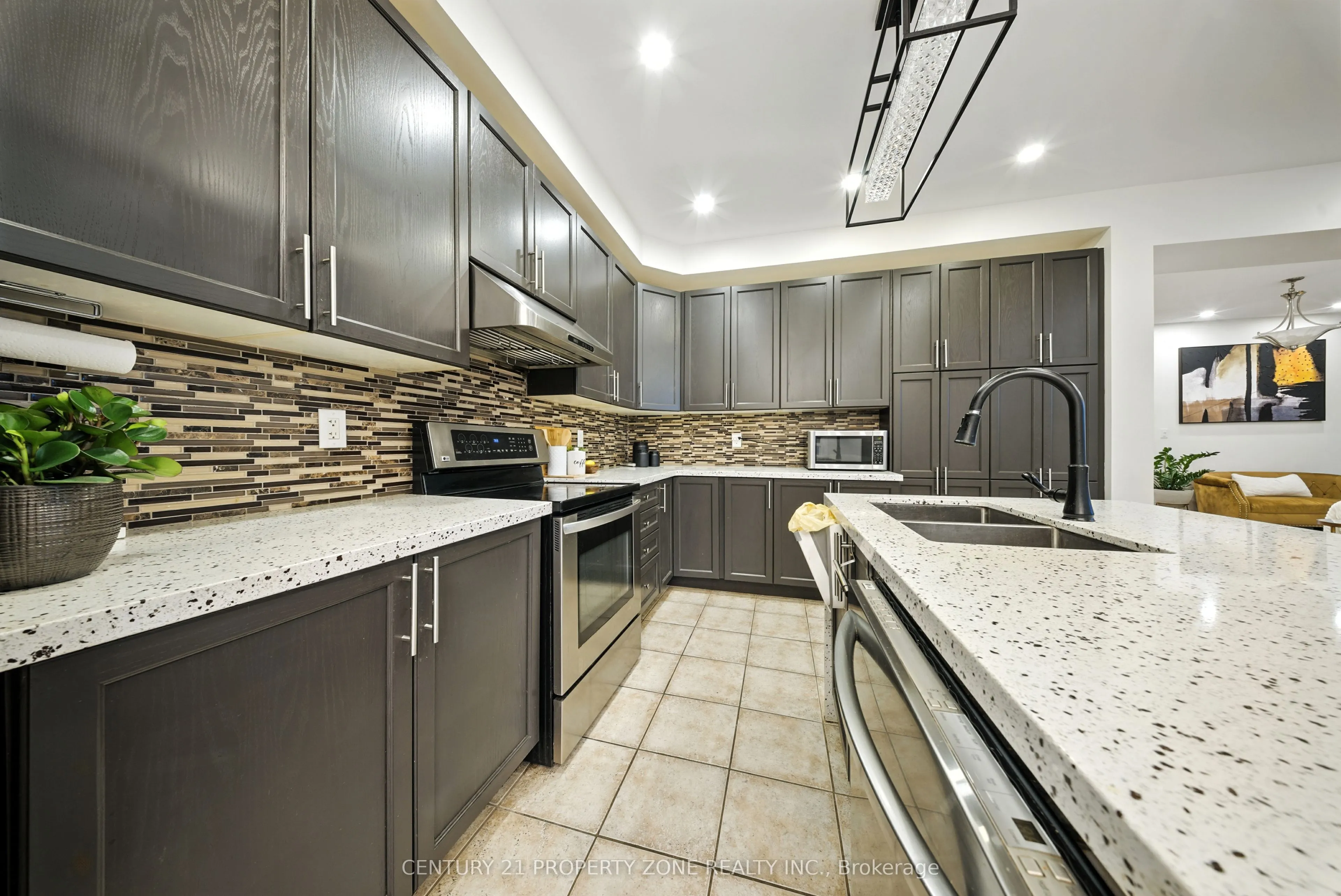652 Tully Crescent