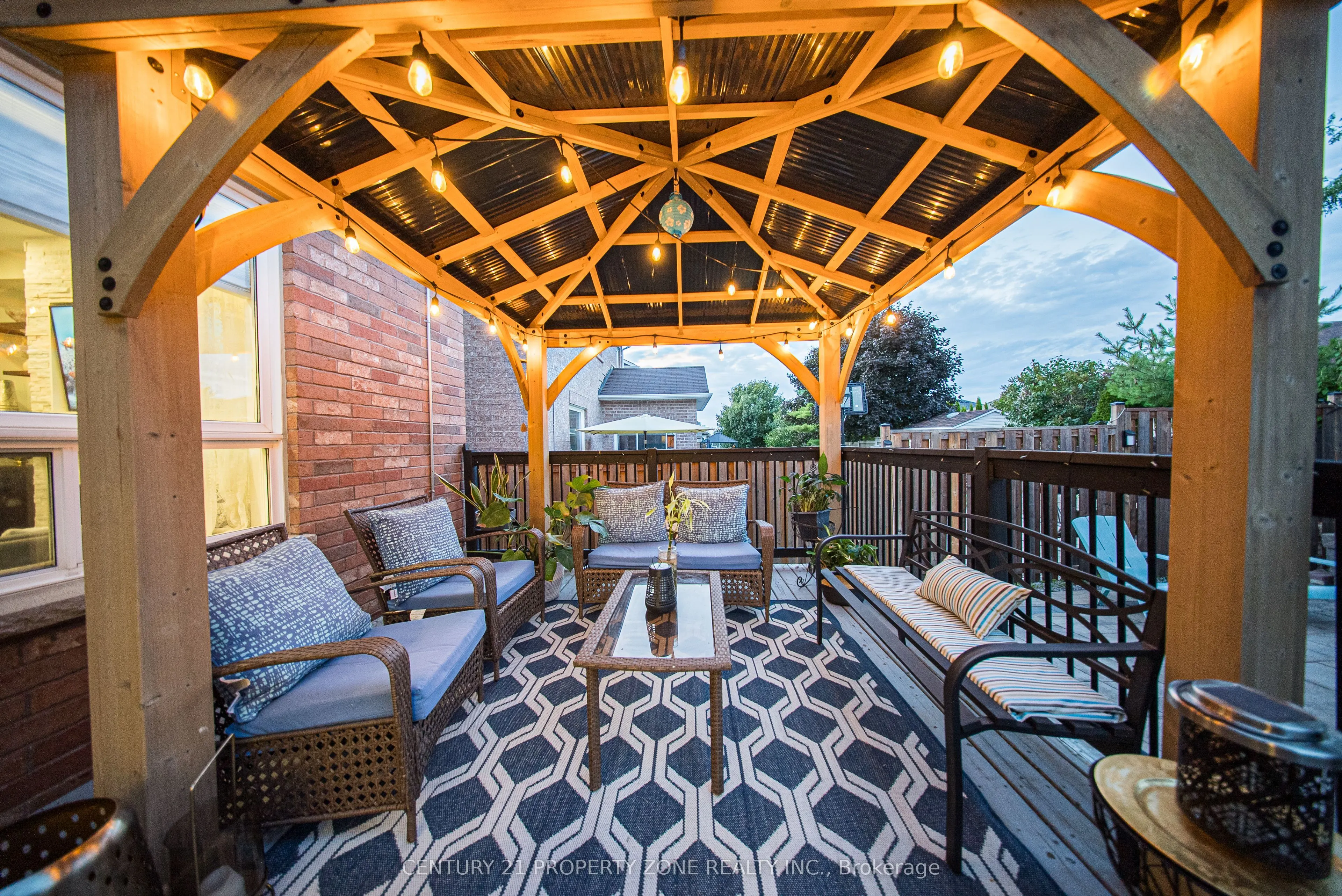 652 Tully Crescent