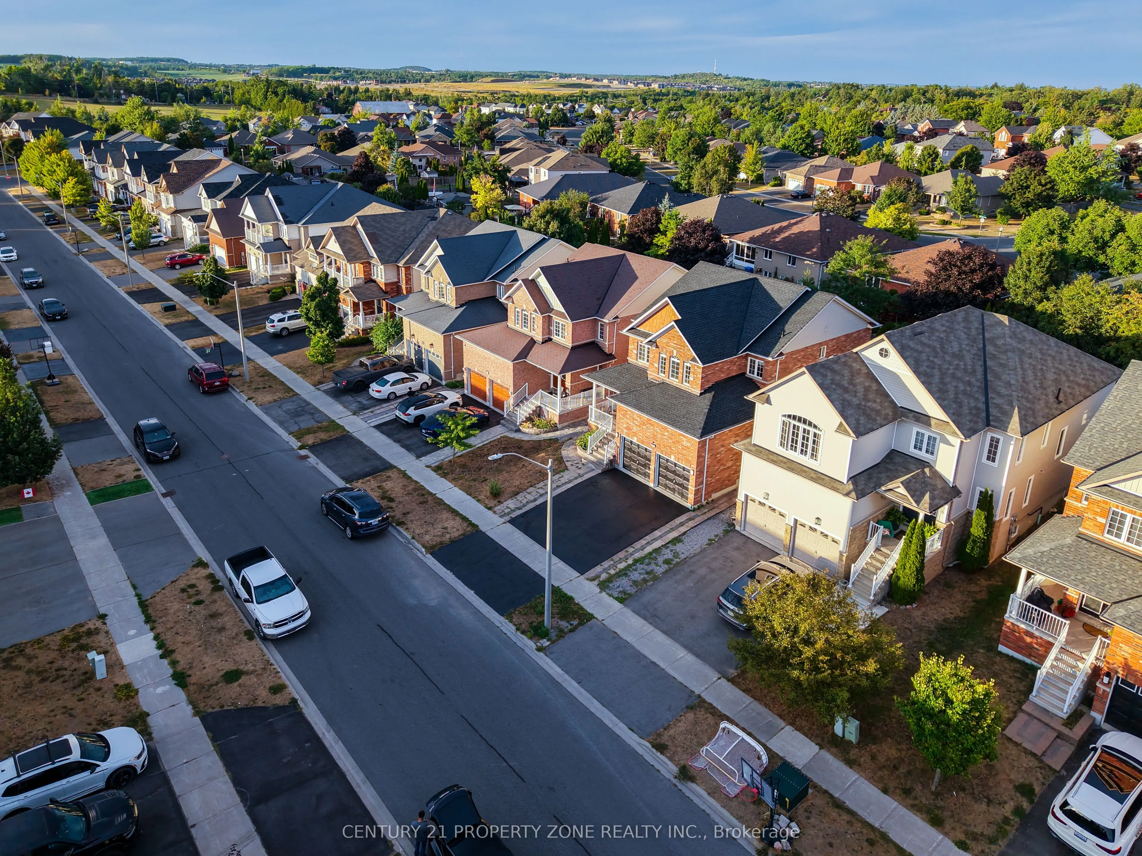 652 Tully Crescent