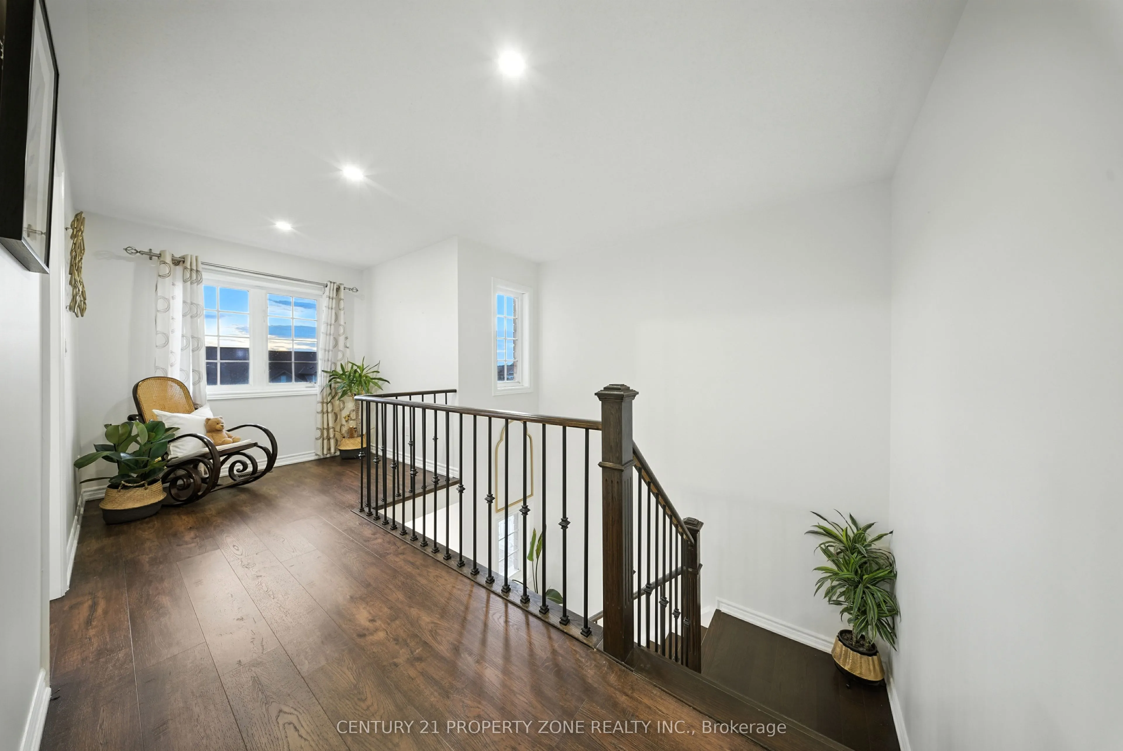 652 Tully Crescent