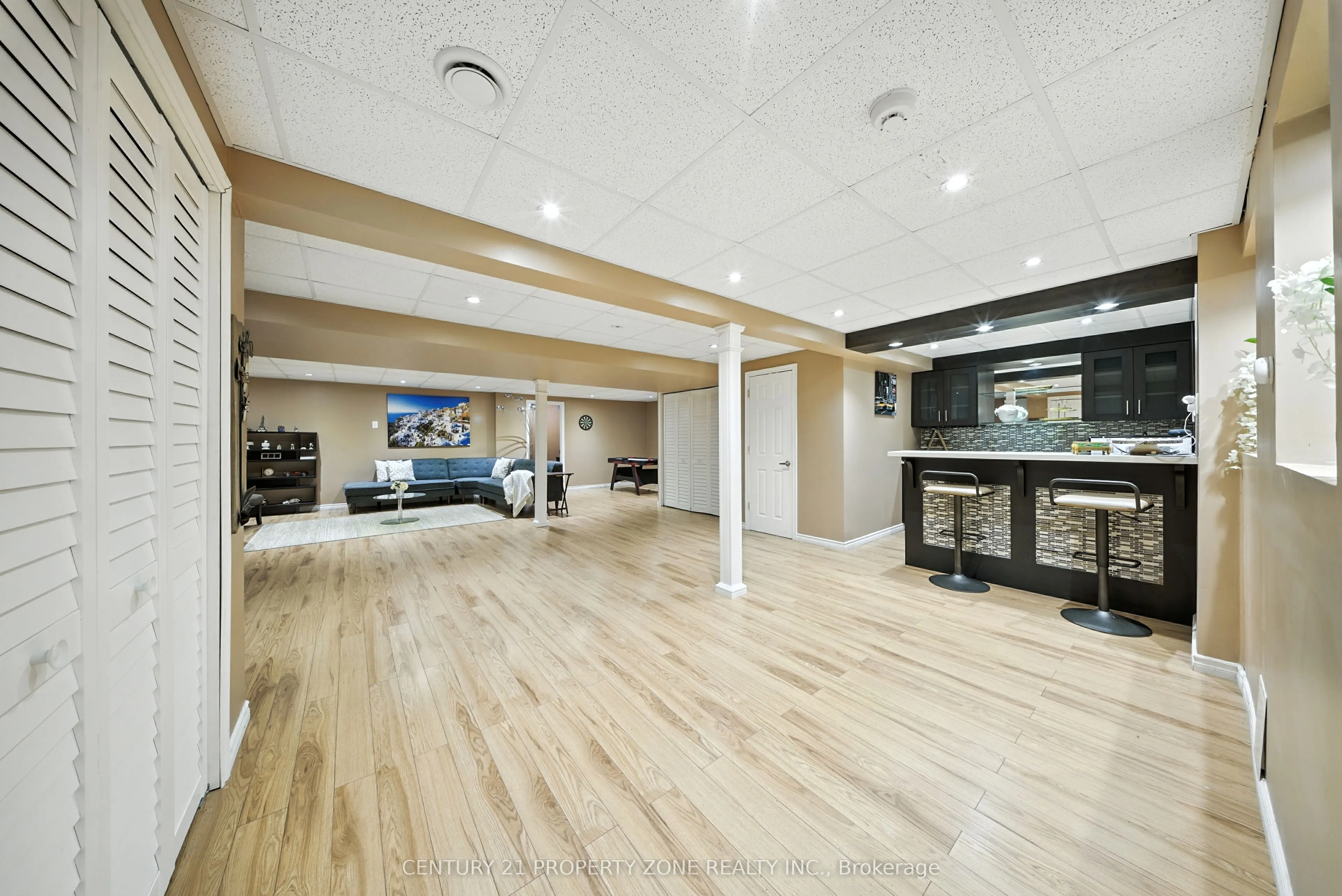 652 Tully Crescent