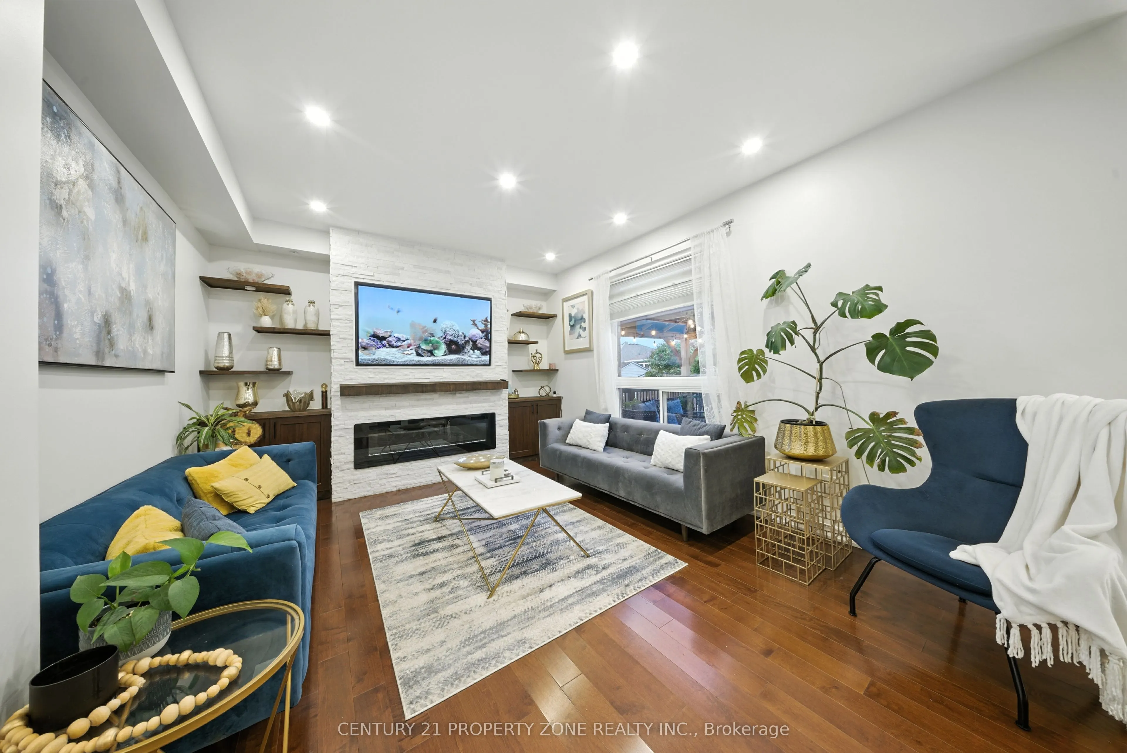 652 Tully Crescent