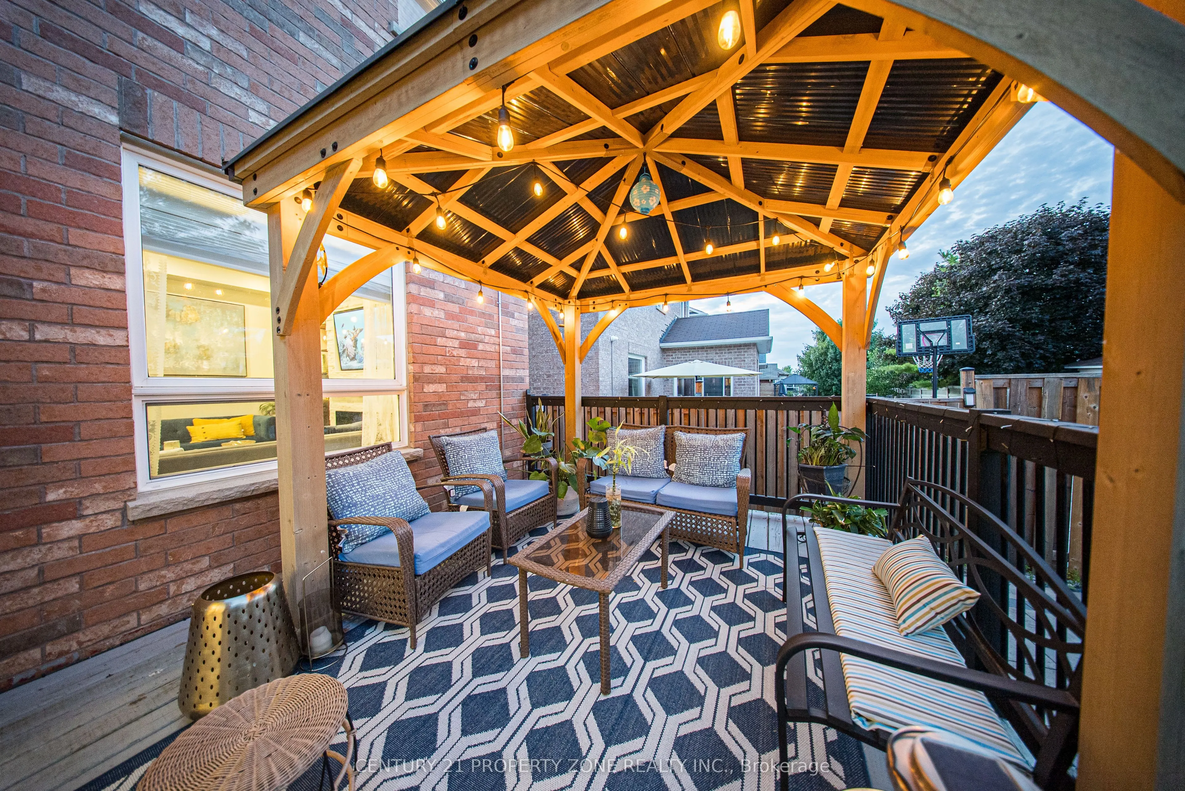 652 Tully Crescent