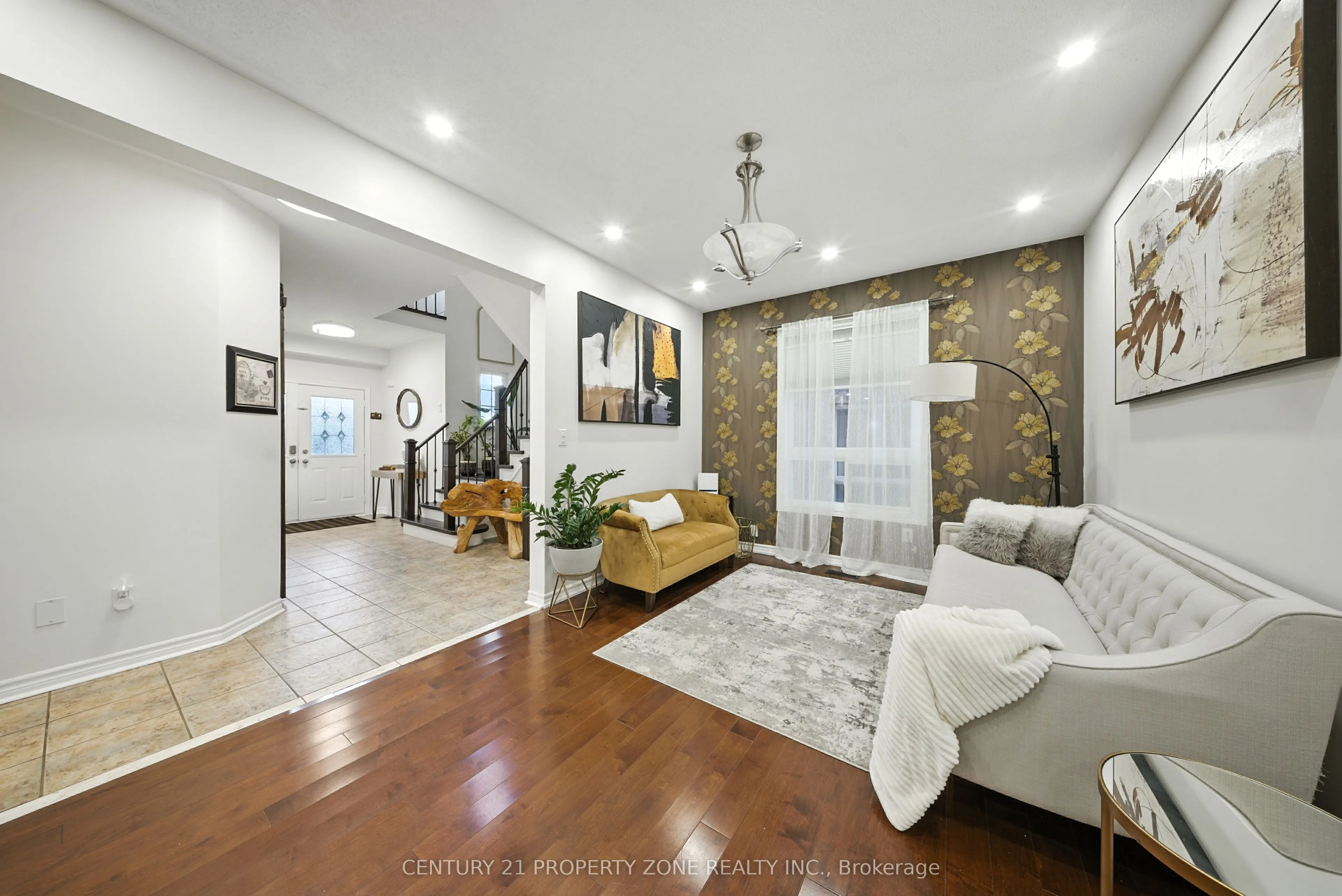 652 Tully Crescent