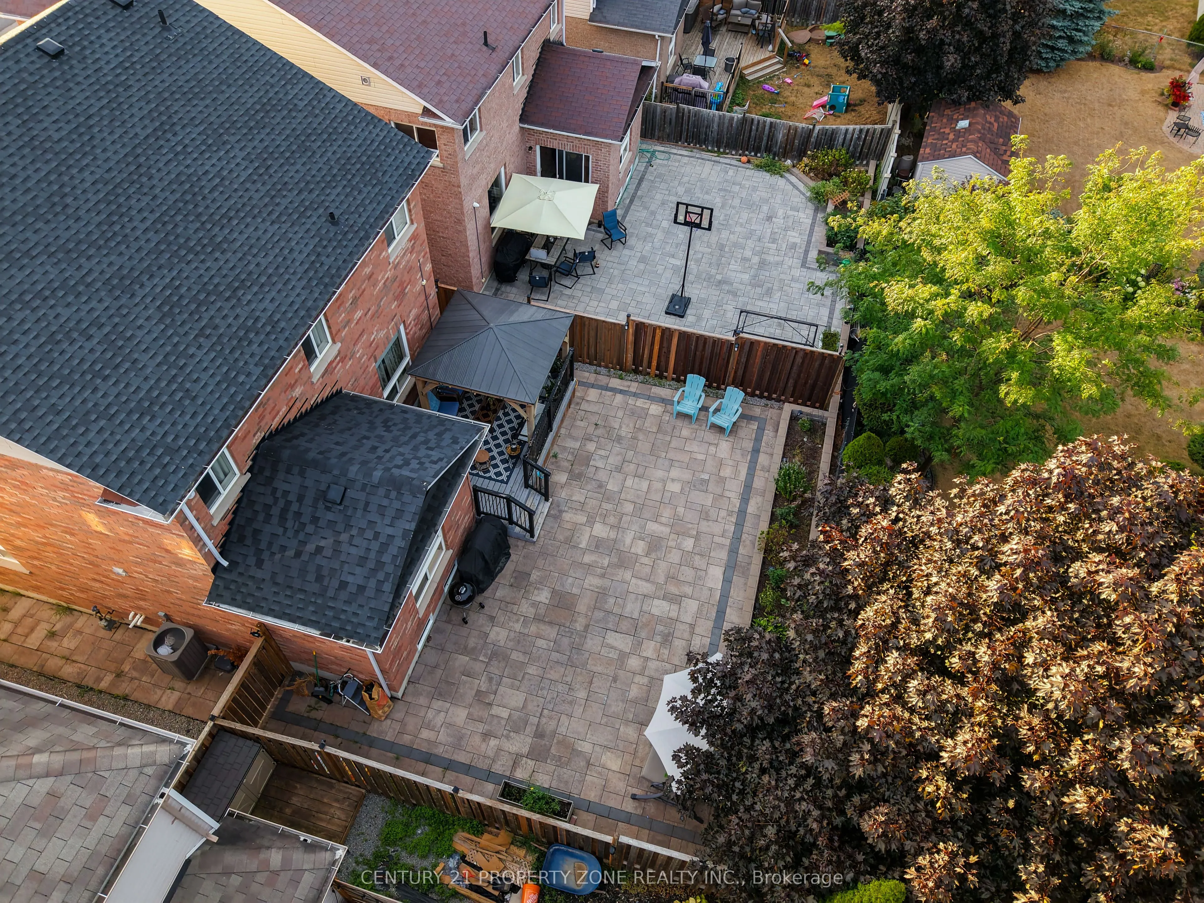 652 Tully Crescent